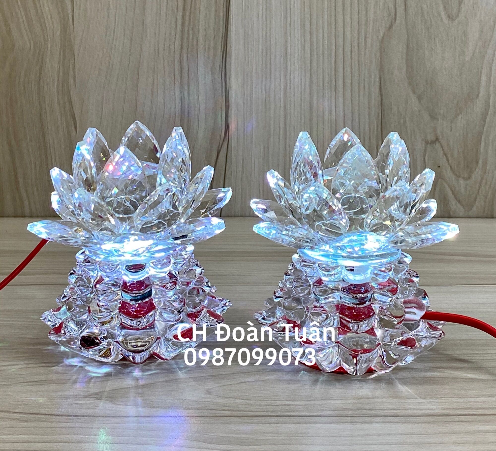 Cặp đèn thờ pha lê nguyên khối hoa sen, đèn thờ Phật pha lê đổi màu