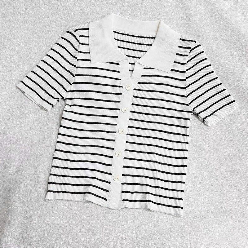 Áo croptop cổ bẻ gài nút