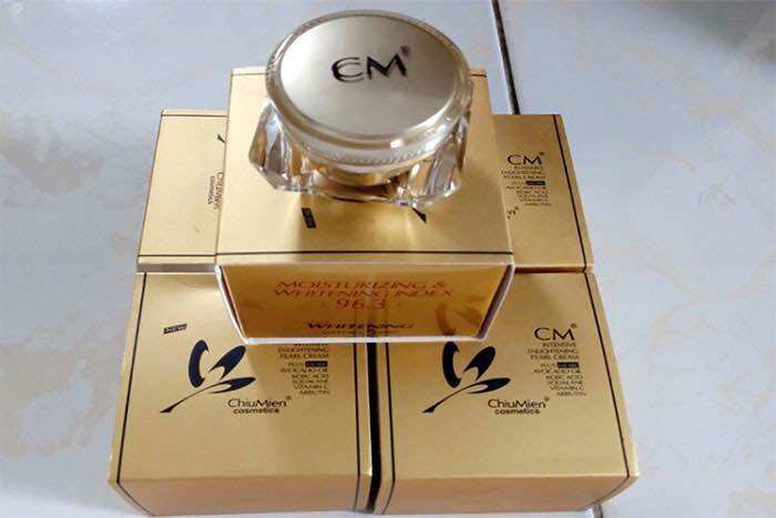 Kem cm ngọc trai đỏ dưỡng trắng da