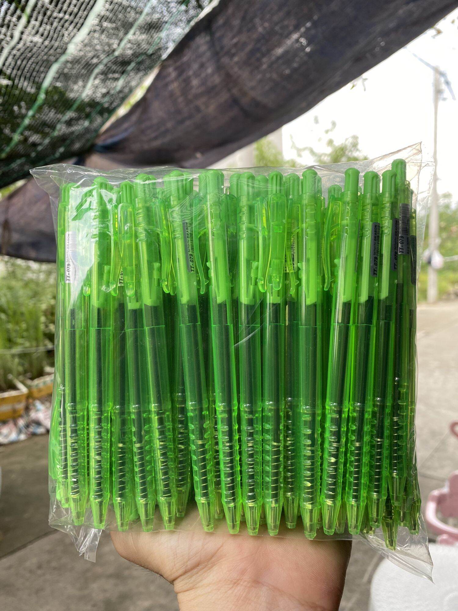 Bút bi bịch 100 cây xanh lá mẫu mới