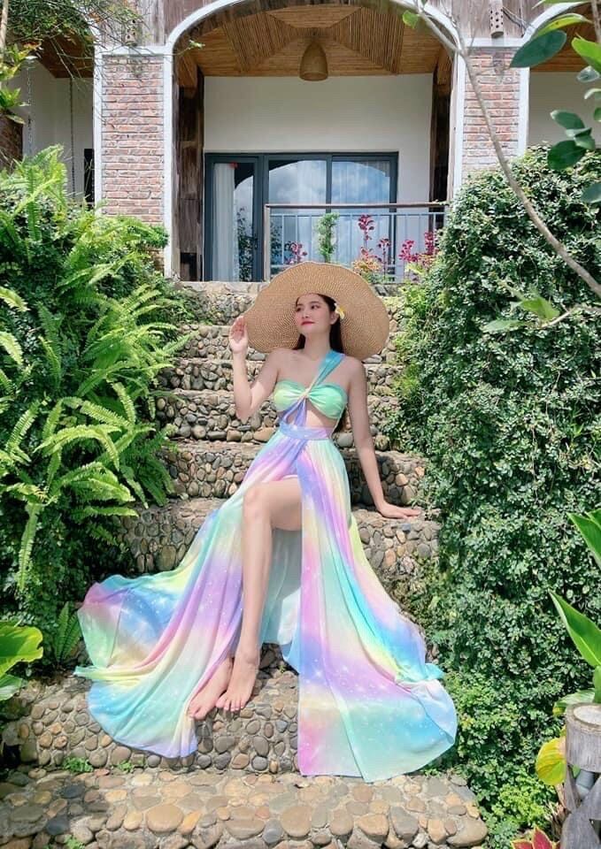 Đầm maxi cầu vồng sao khoét eo