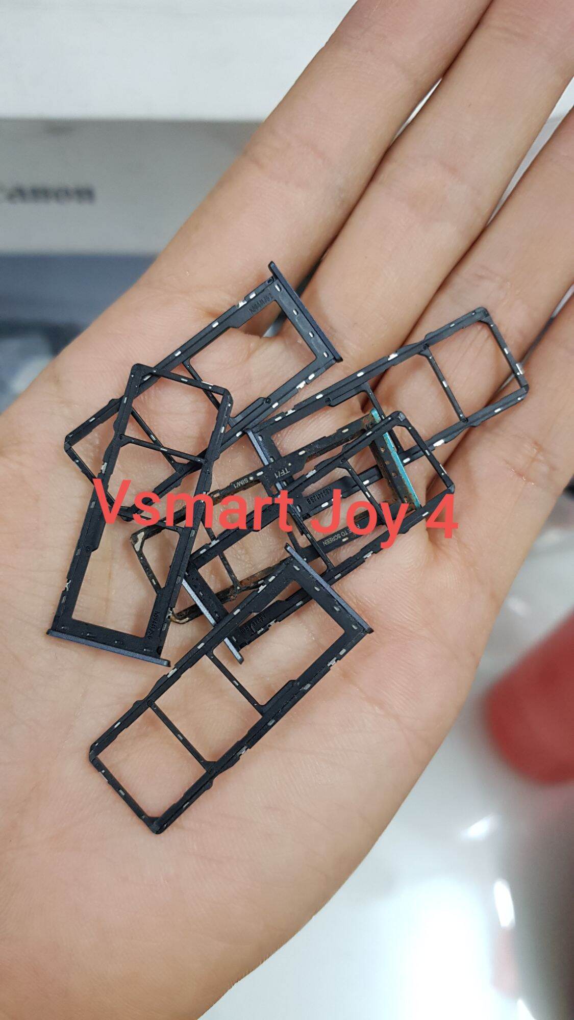 Khay sim vsmart joy 4