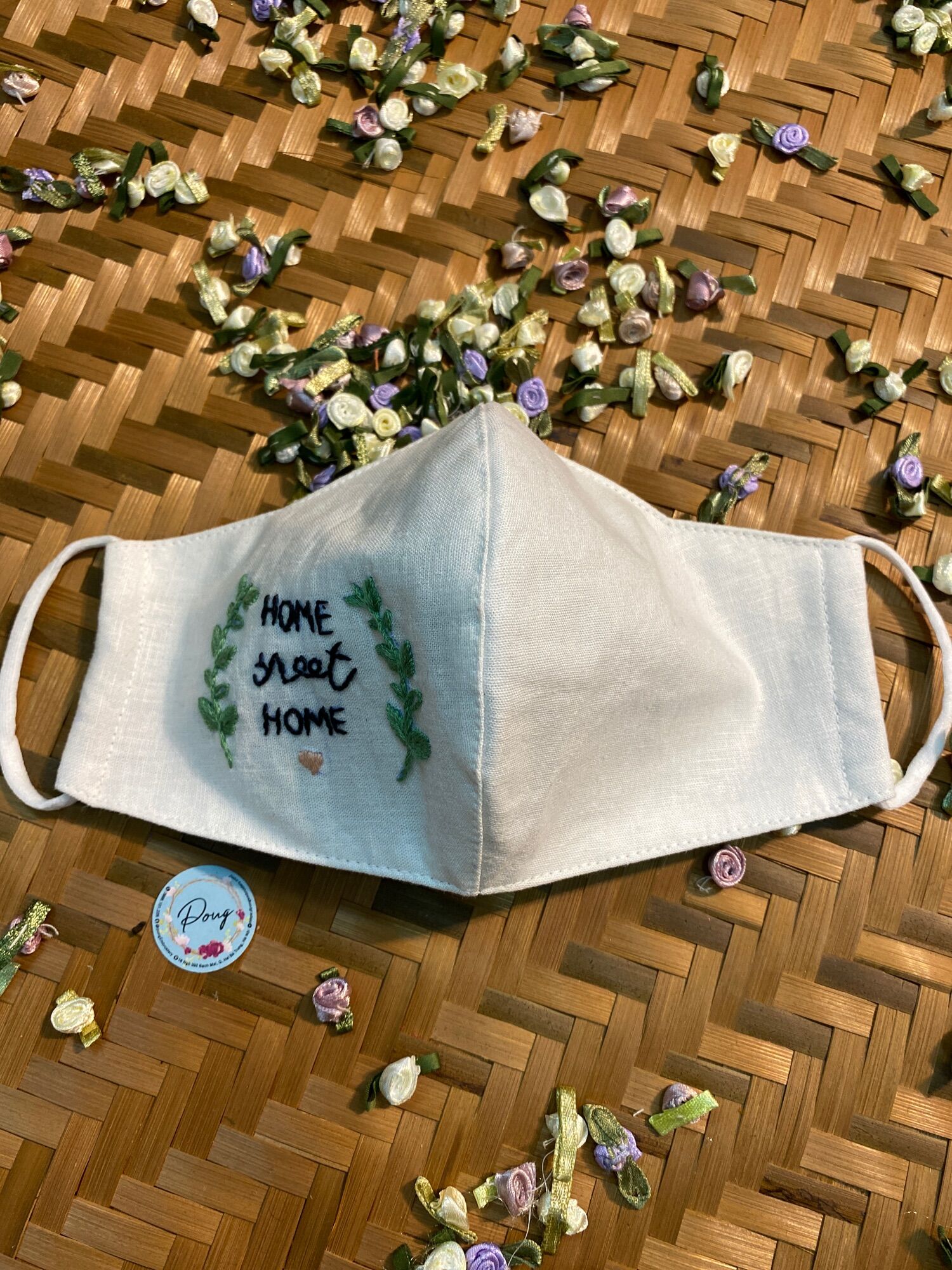 Khẩu trang thêu tay vải linen (handmade by Pong)