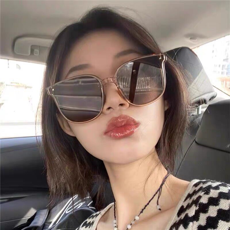 Kính viền nâu sang trọng