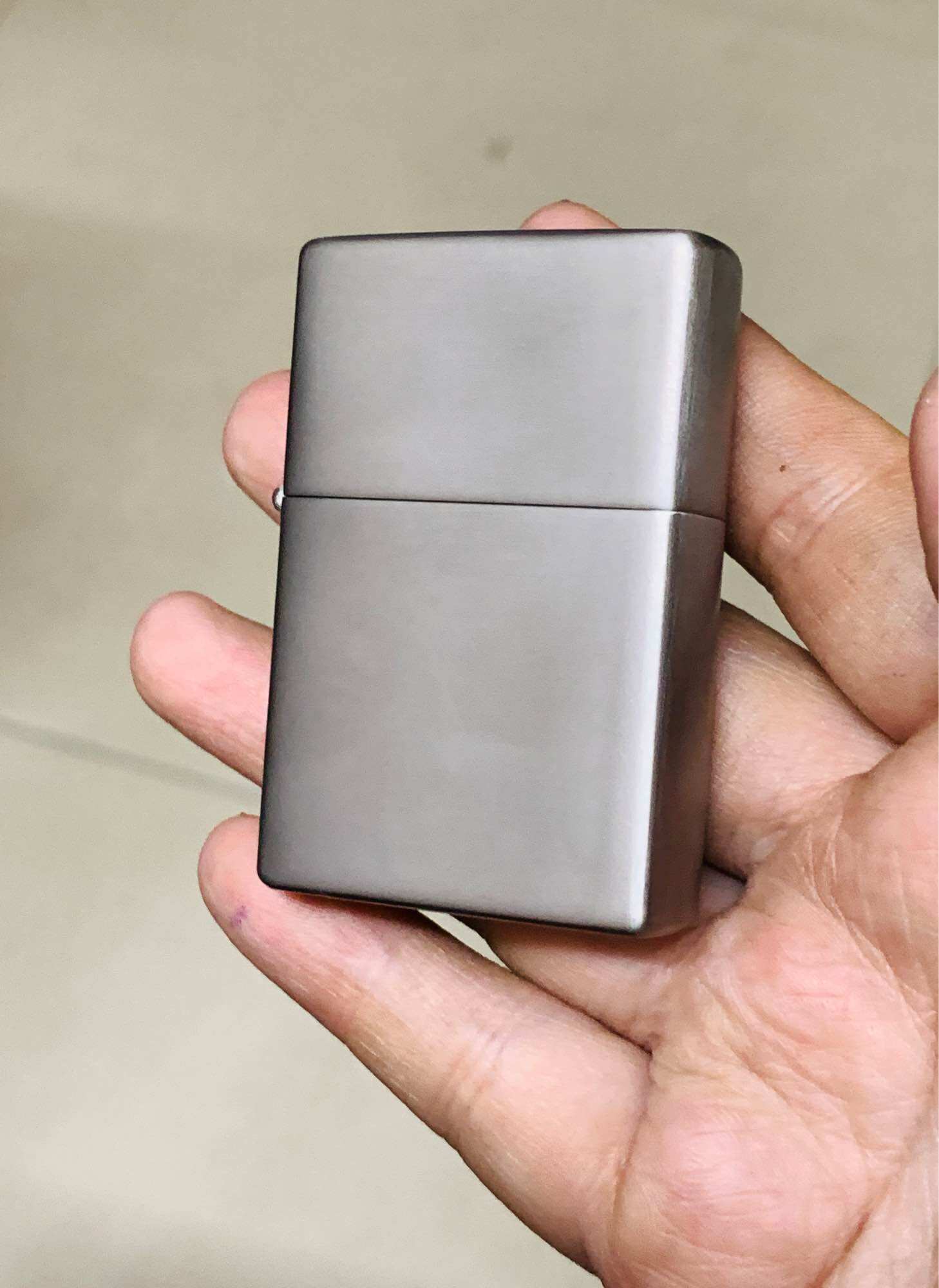 Bật lửa Zippo Solid Titanium