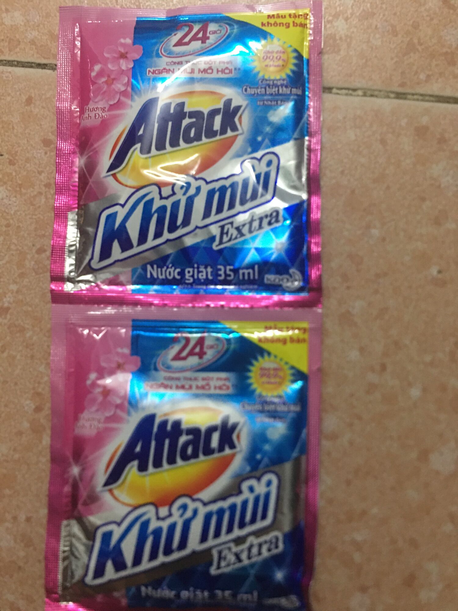 Combo 50 túi nước giặt Attack khử mùi Extra 35 ml