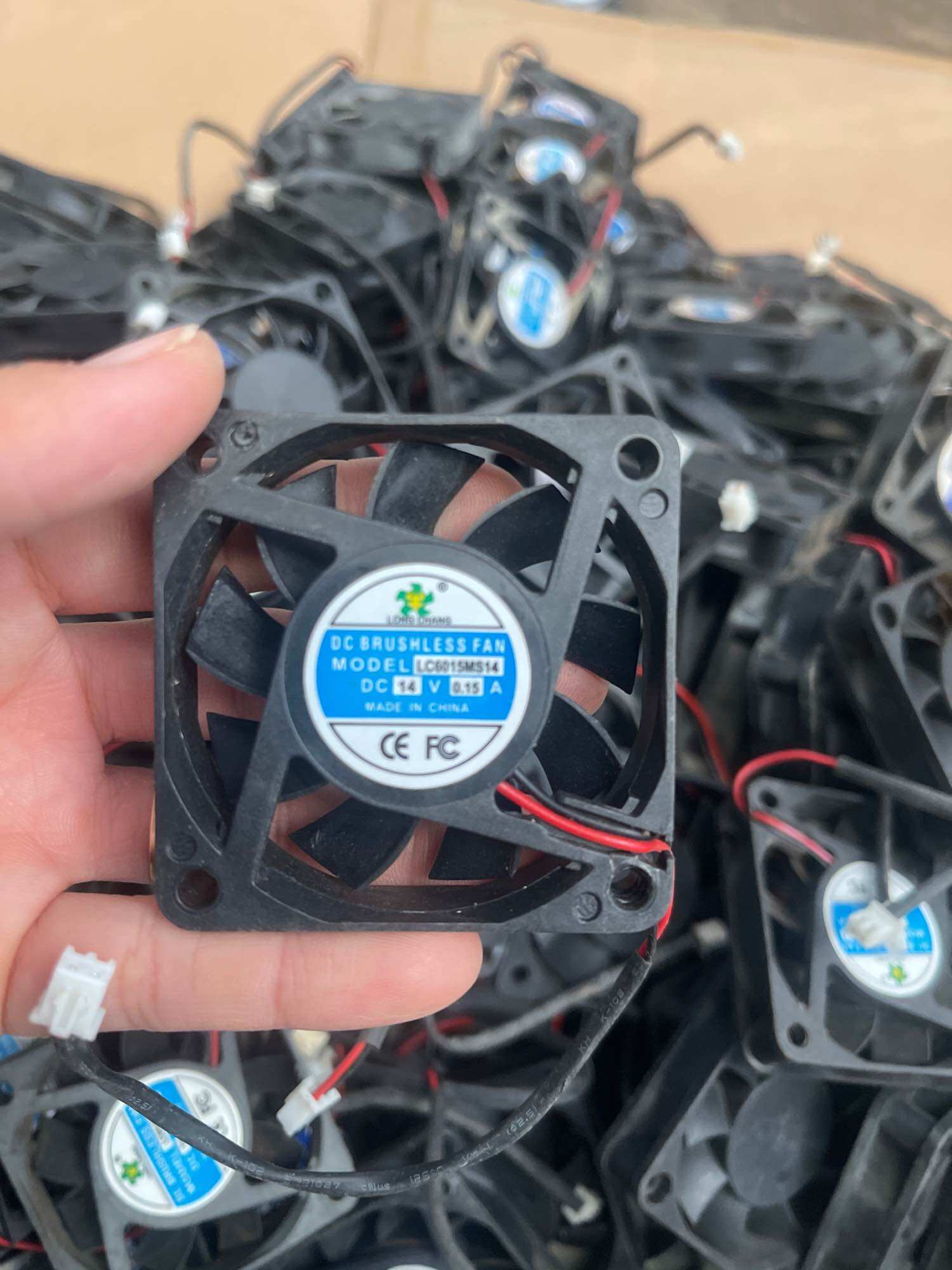quạt Fan 14v 6x6x2cm dòng dưới 0.2A