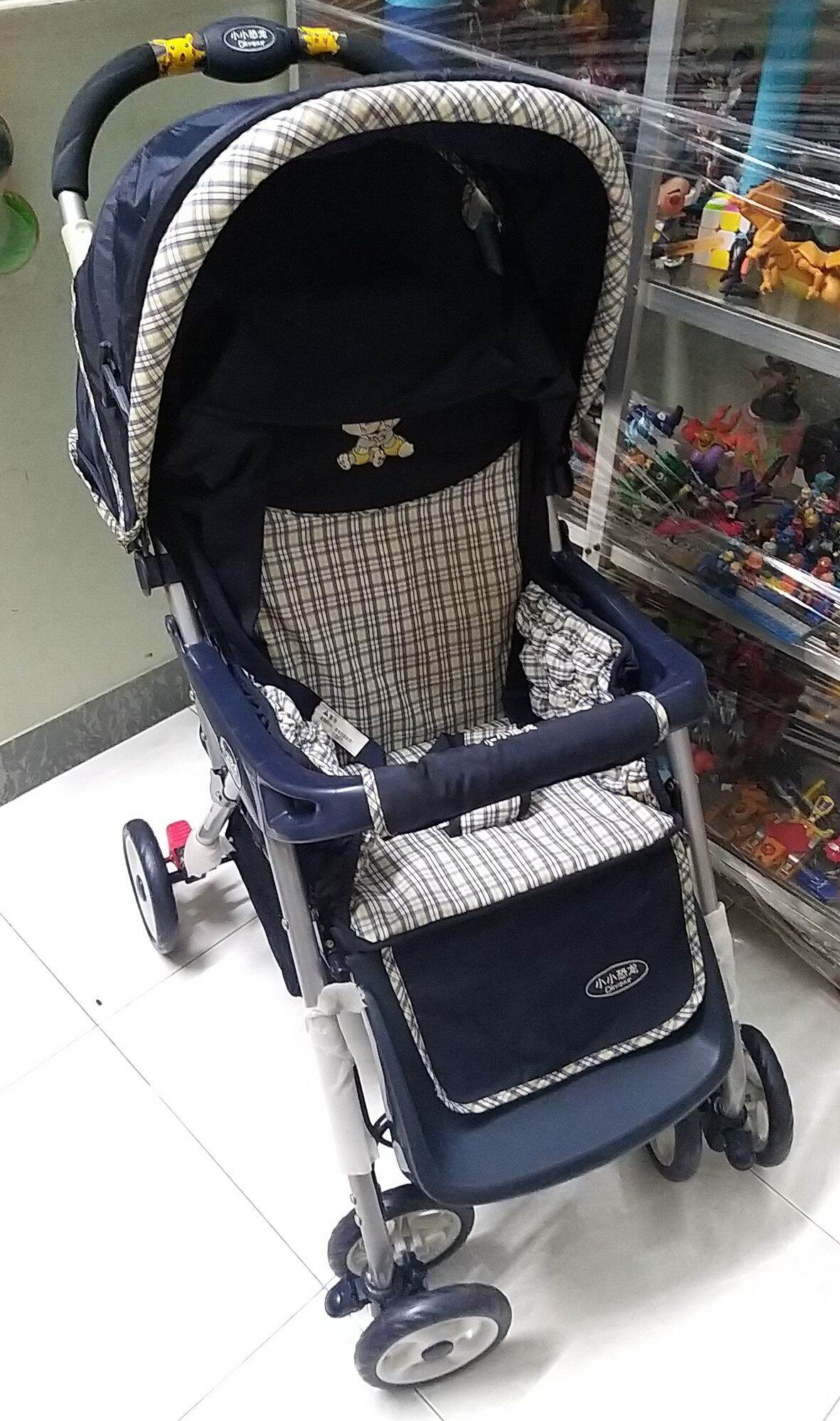Xe đẩy trẻ em LC 688Xã kho hàng trưng này còn mới 70%