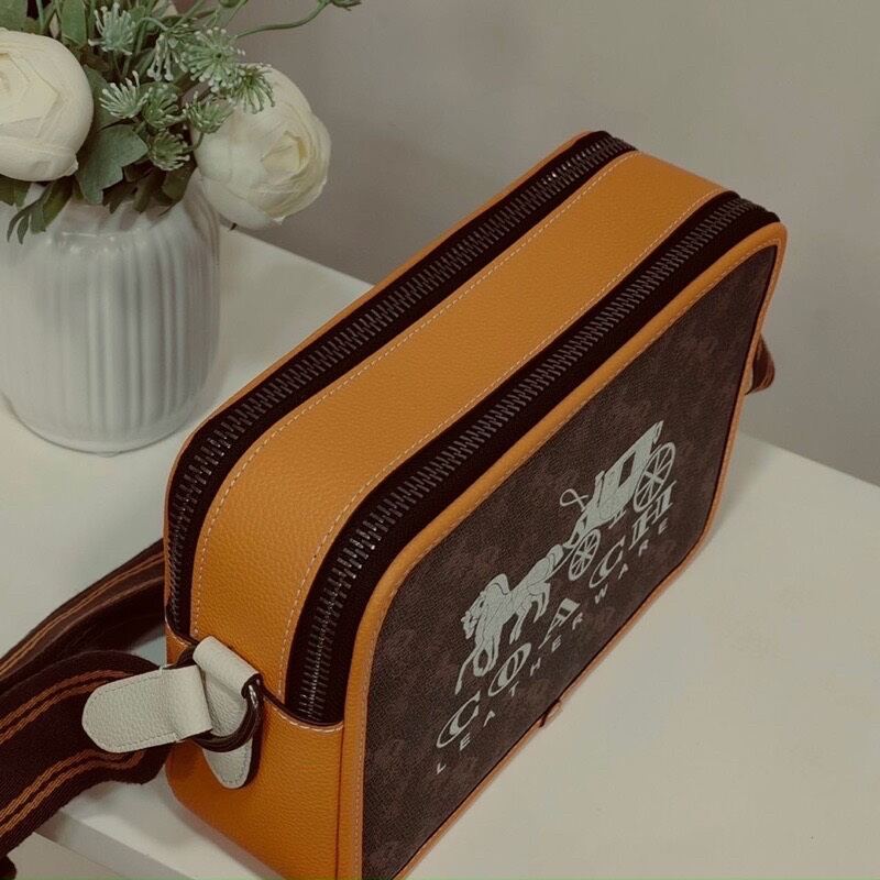 NEW C🅾️ac.h Charter Crossbody 24 da thật xịn xò