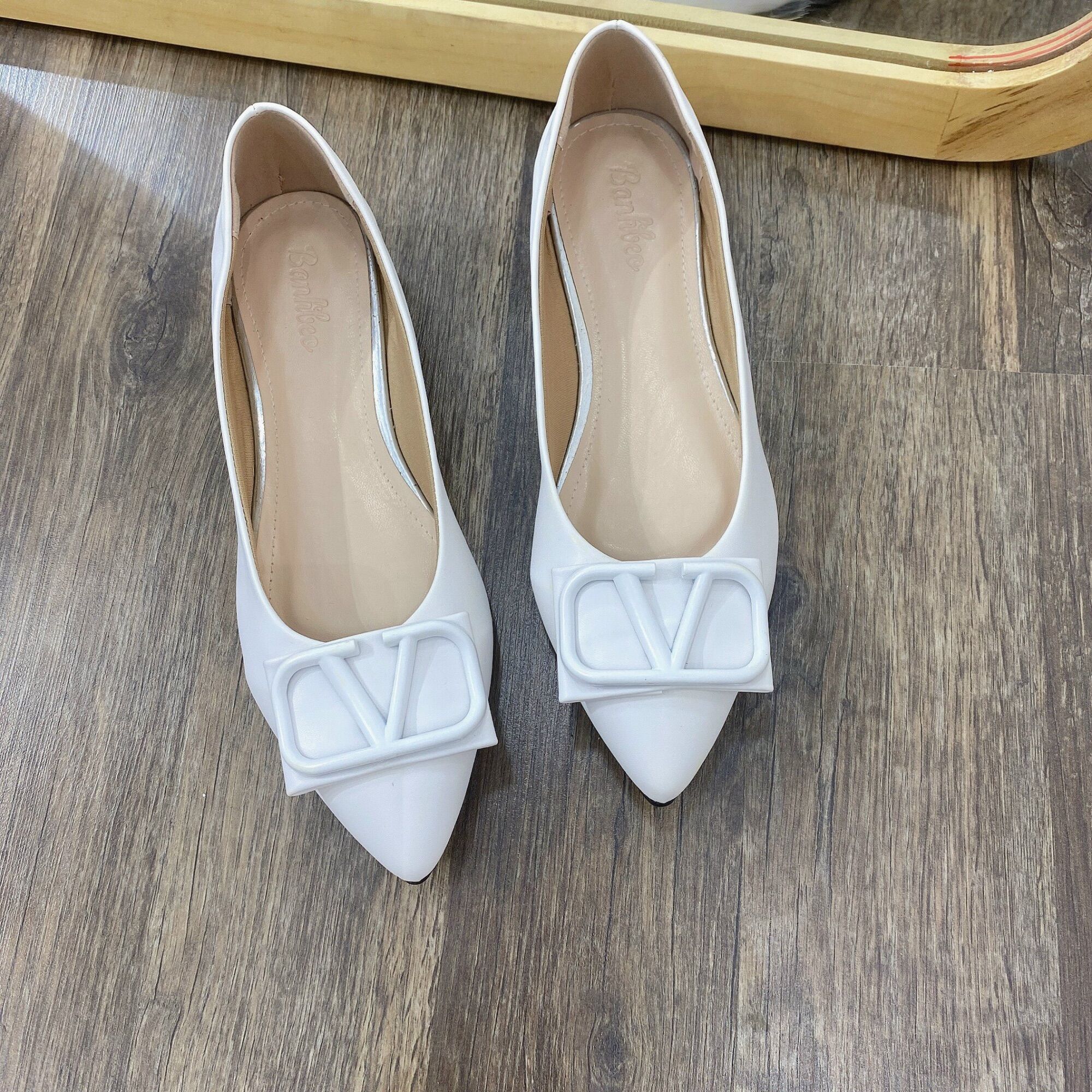 Giày búp bê bệt , khoá v sang