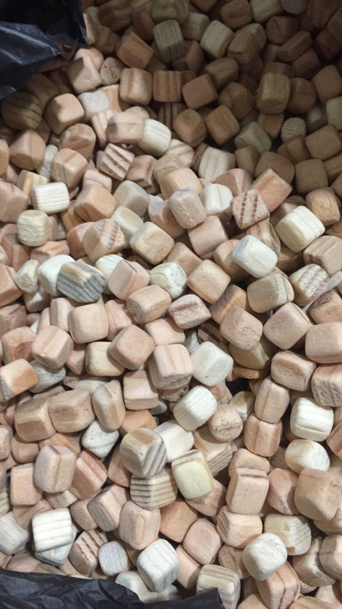 Hạt gỗ xúc cát (1kg)