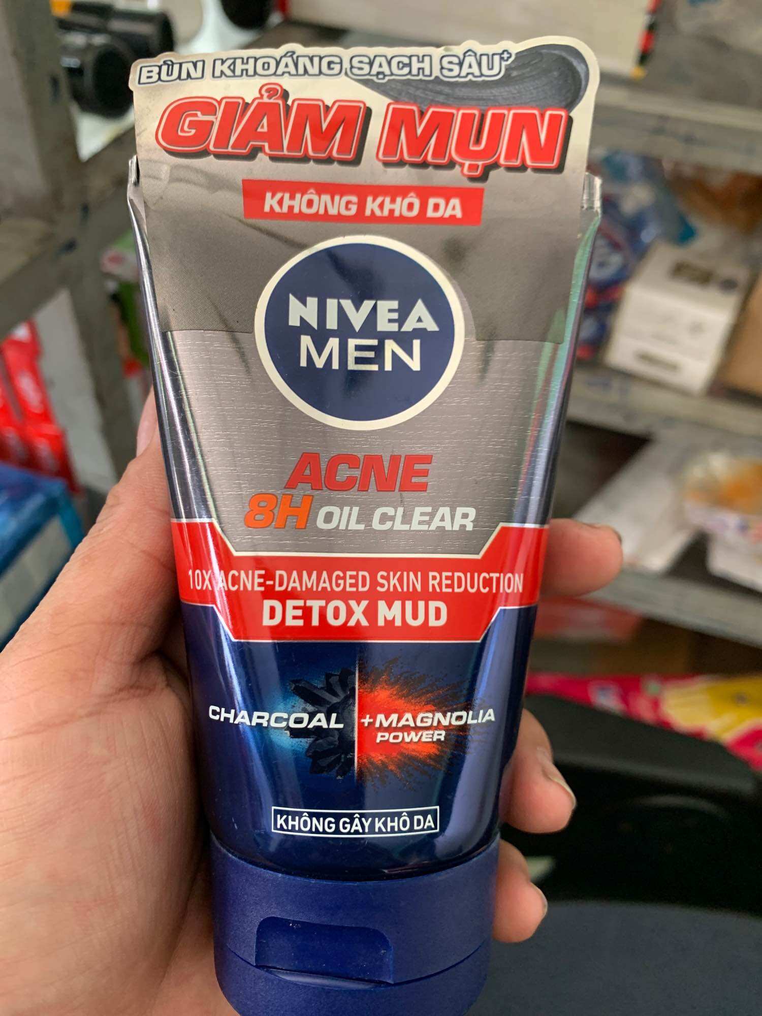 Sữa rửa mặt Nivea men giảm mụn chai 100g