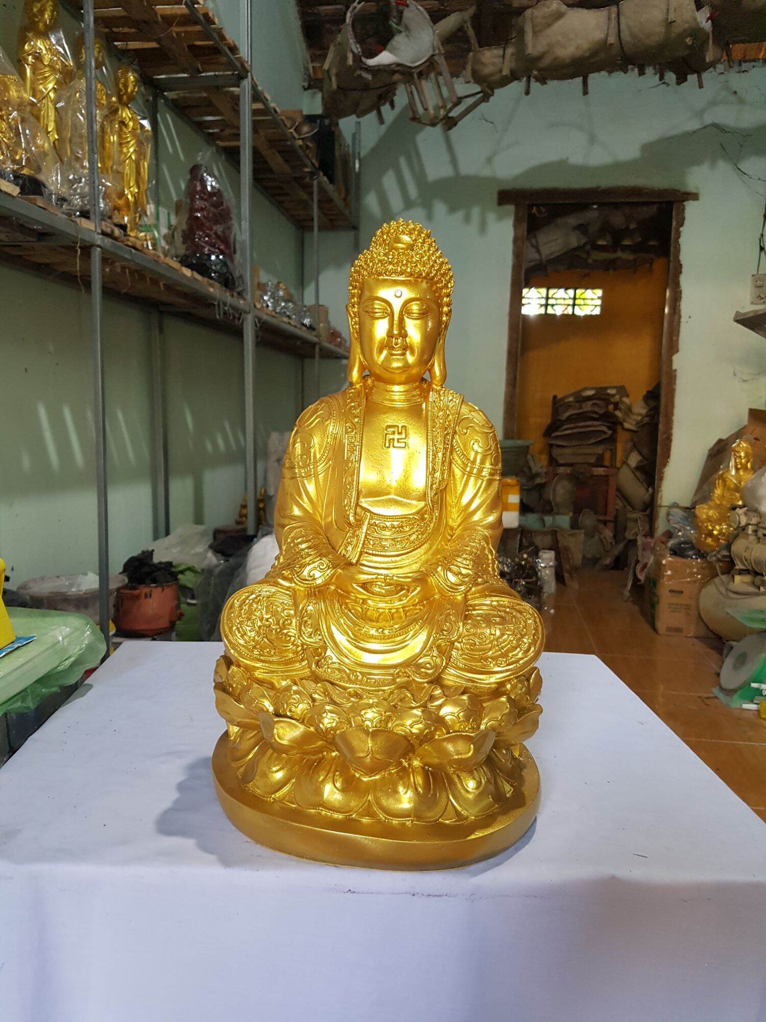 Tượng phật a di đà ngồi trên đài sen, cao 45cm.
