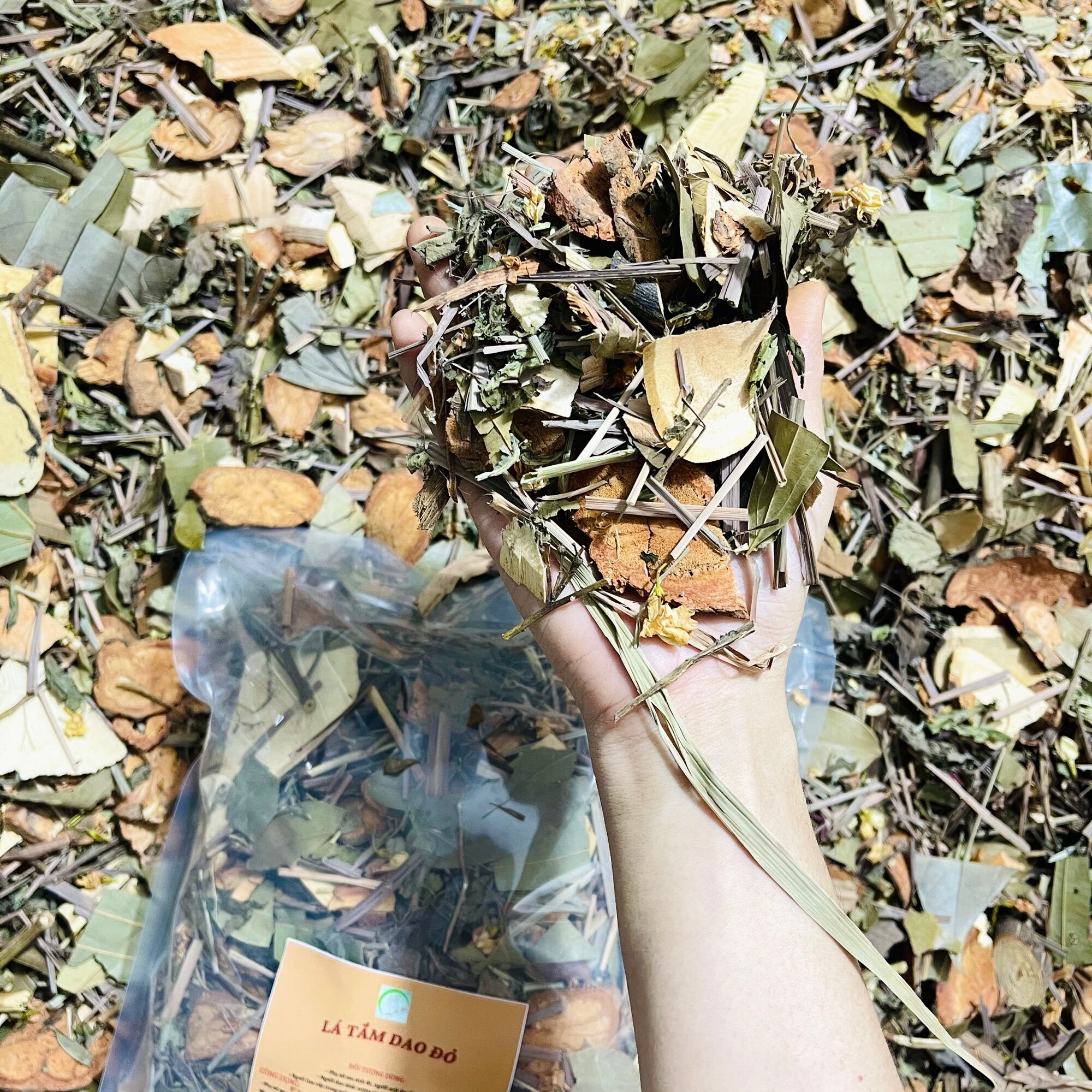 1KG LÁ TẮM DAO ĐỎ (DẠNG NGUYÊN)