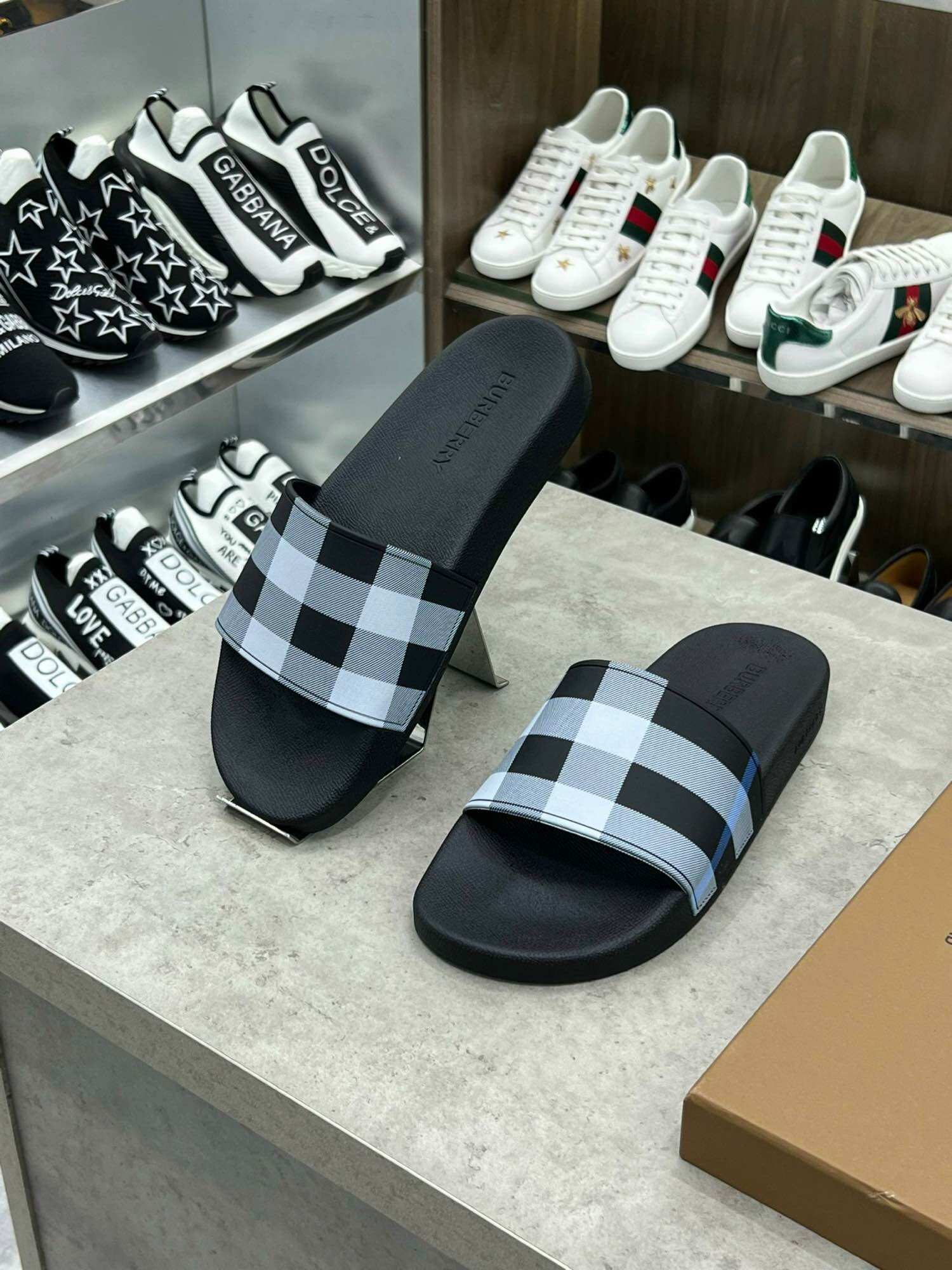 [Yêu thích❣️]Dép lê nam ʙᴜʀʙᴇʀʀʏ kẻ sọc ʟɪᴋᴇ ᴀᴜᴛʜ fullbox