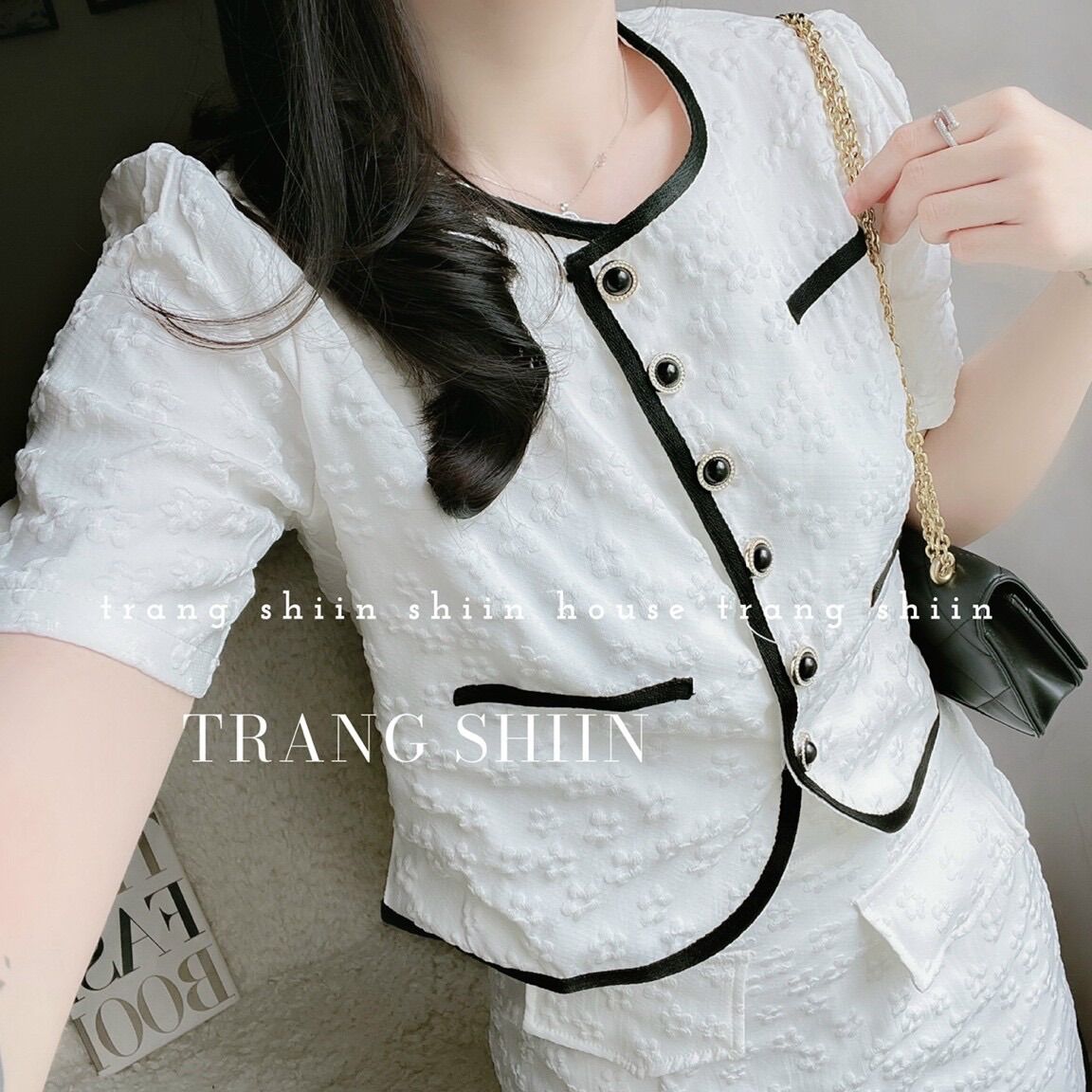 Set gấm dập nổi viền đen chân váy