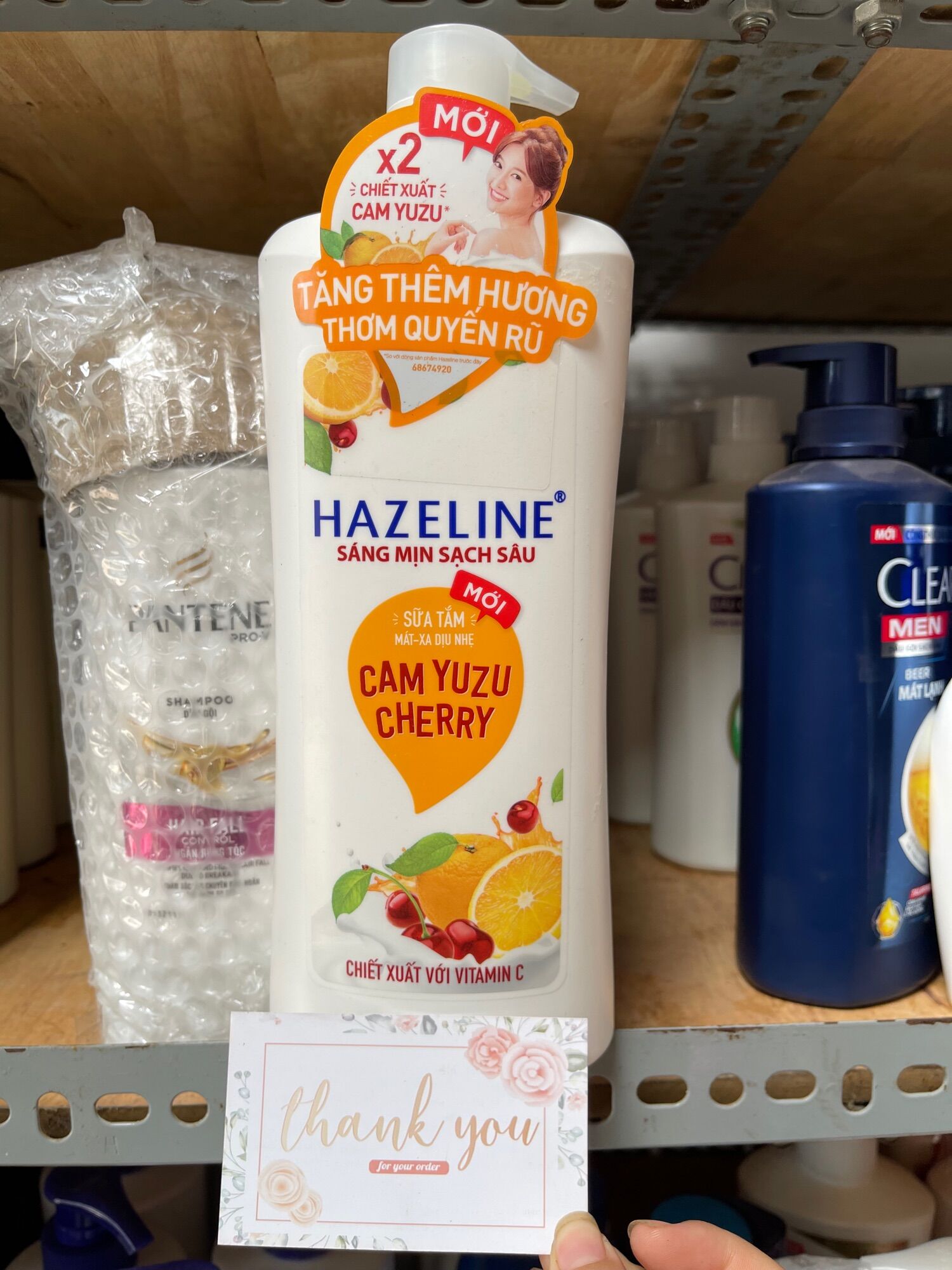 Sữa tẮm Hazeline camzuzu tẩy tế bào chết 900g nay tăng thêm hương thơm mới