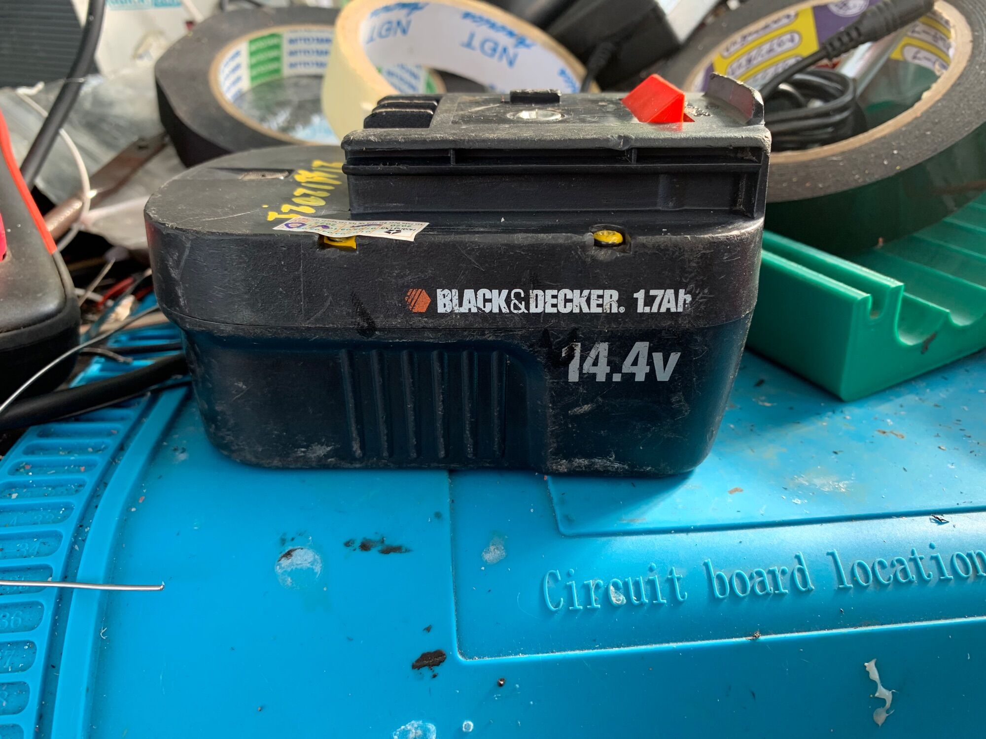 Pin đóng black & decker 14v4 4ah