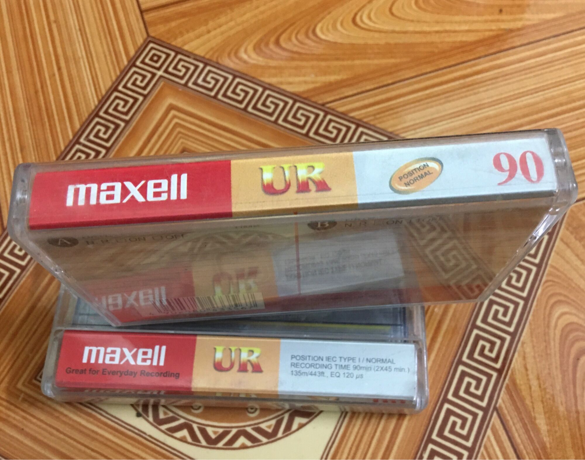 2 băng casette đã qua sử dụng