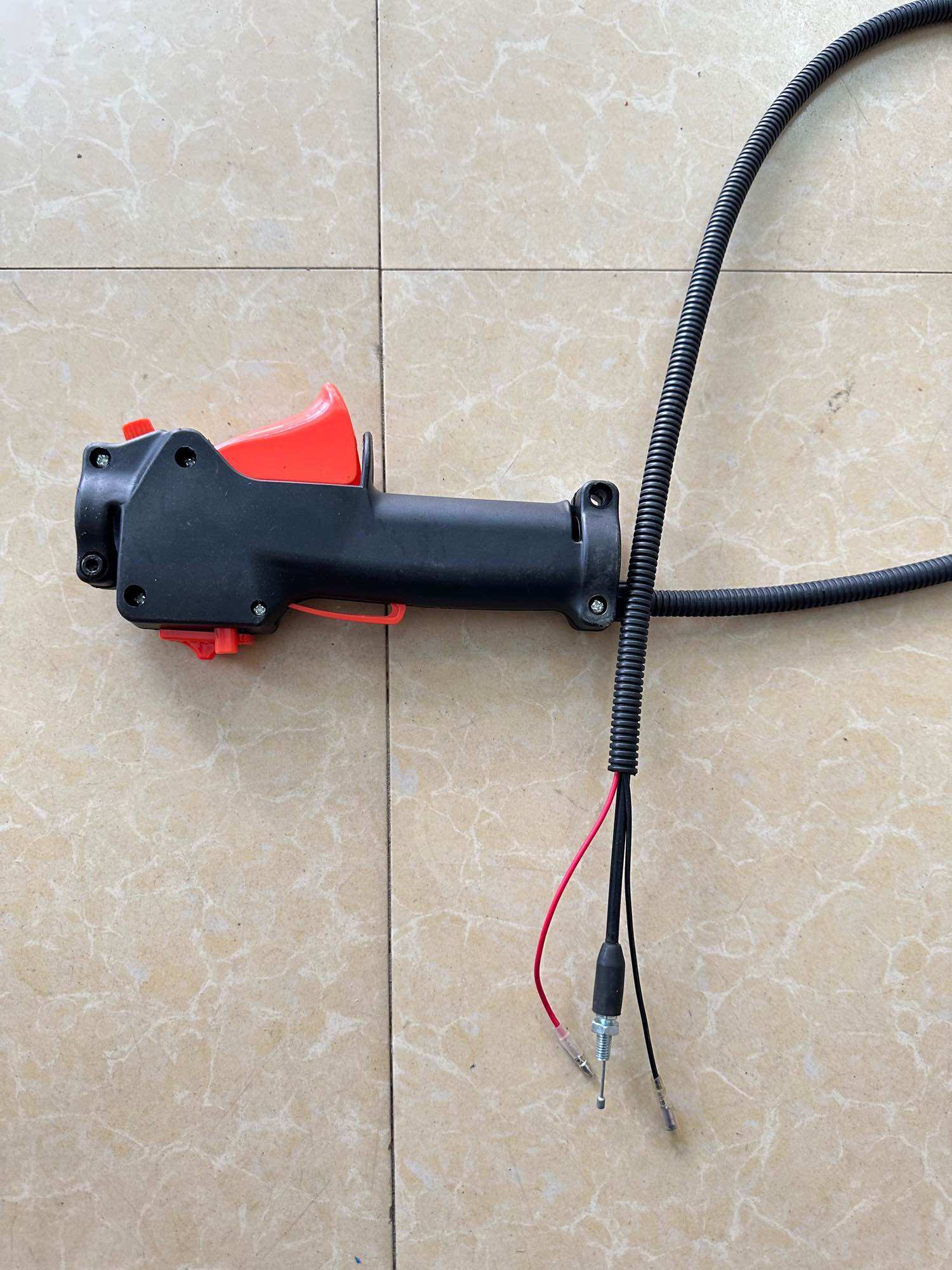 Tay bóp ga máy cắt cỏ đeo lưng