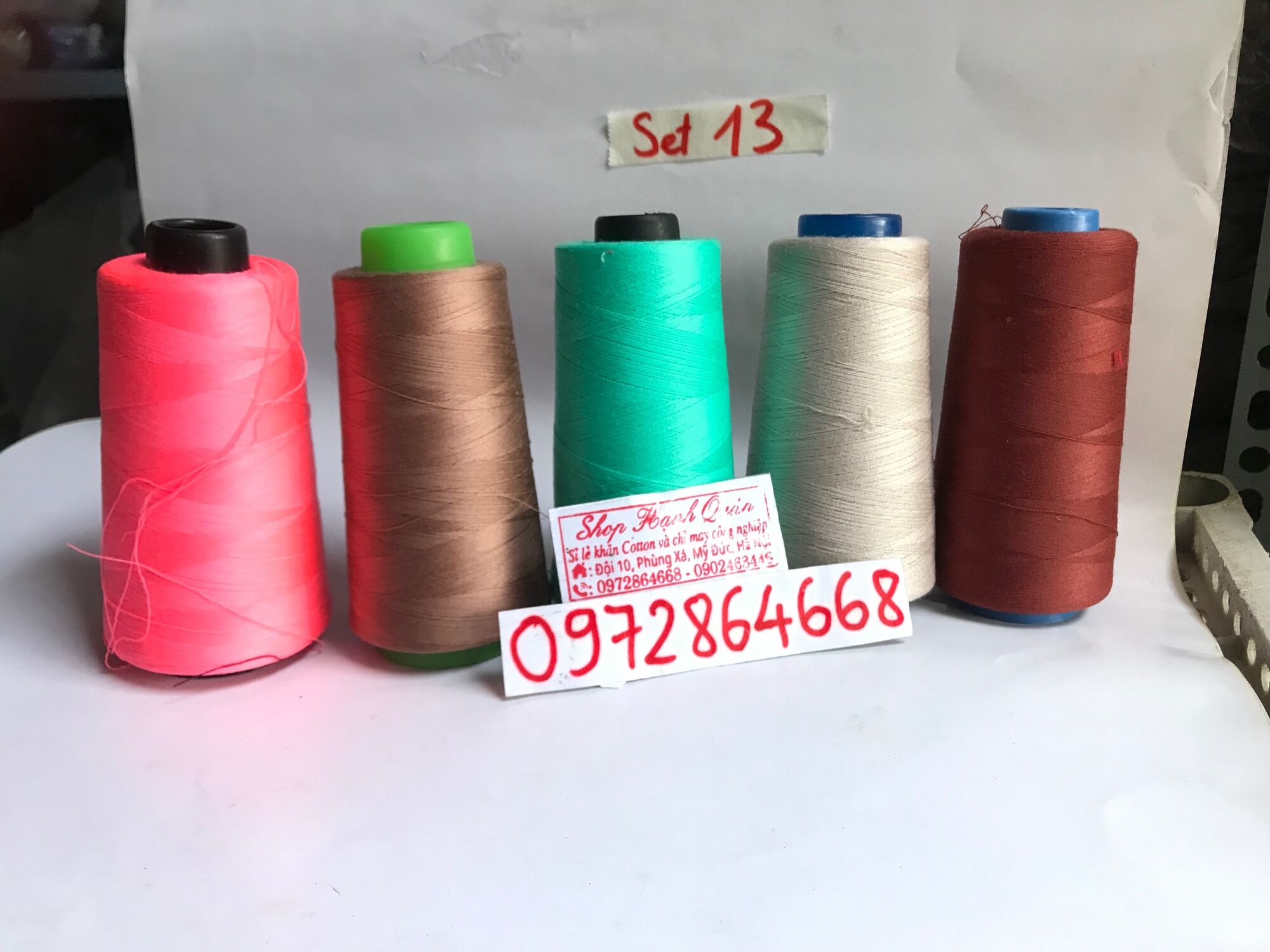 Set 5 cuộn chỉ may mỗi cuộn dài 2500m