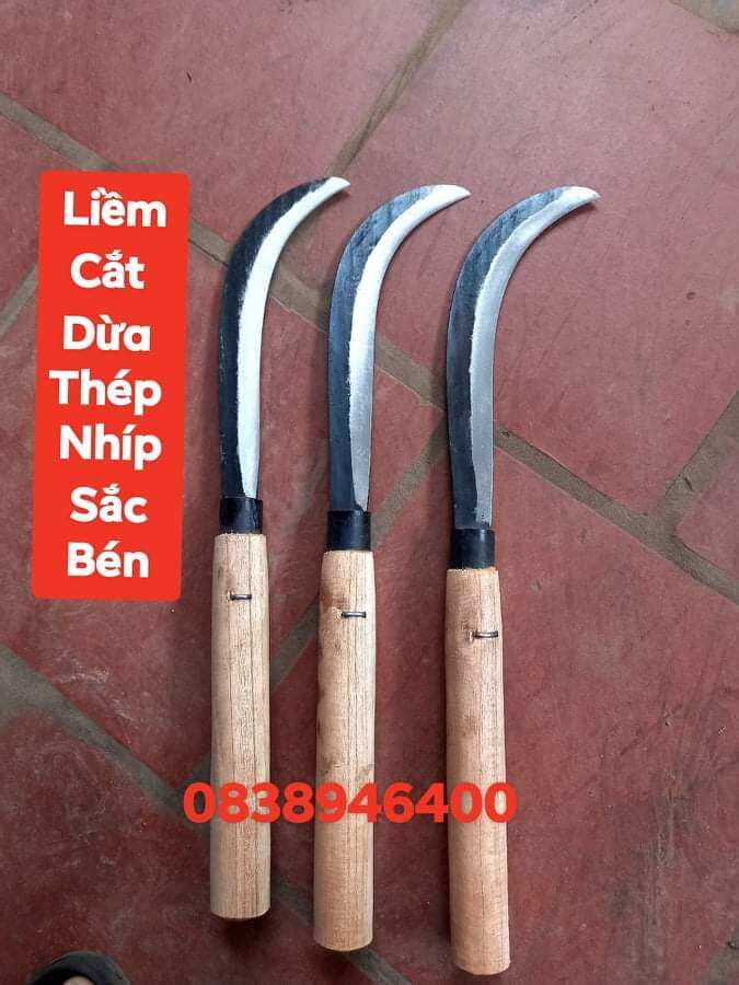 Liềm cắt buồng dừa chất thép nhíp ôtô chuẩn sắc bén