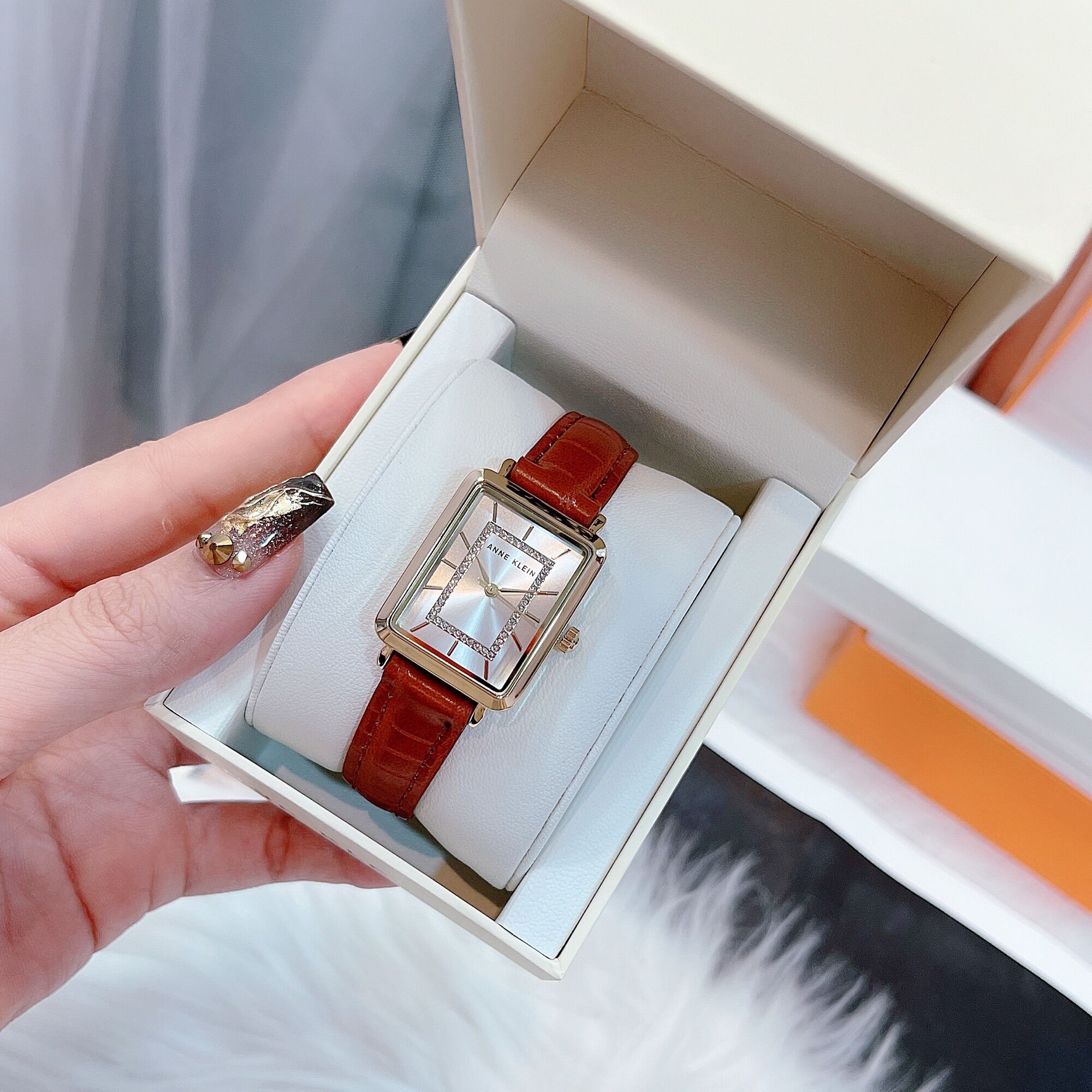 Đồng hồ nữ Anne Klein dây da màu nâu