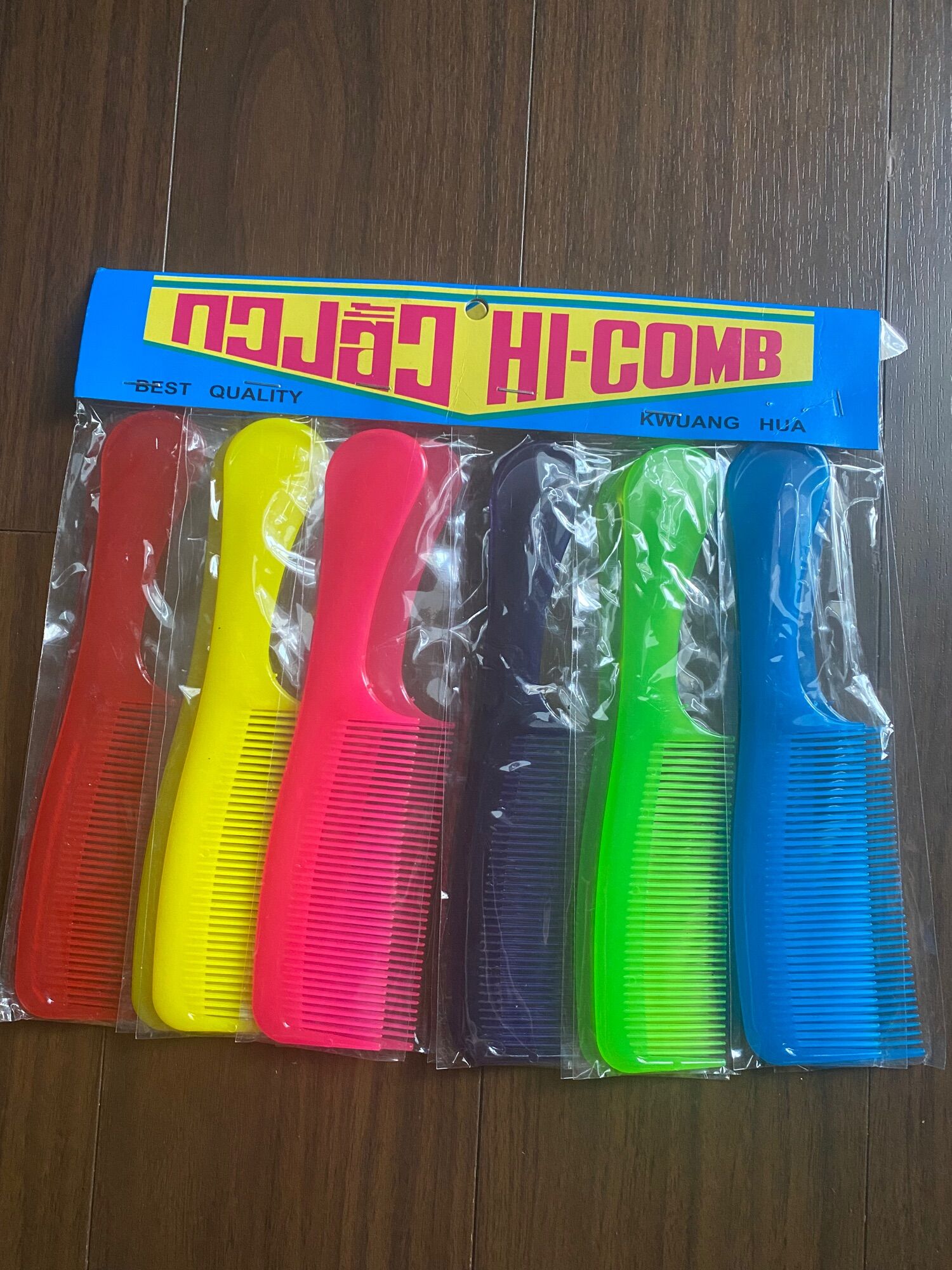Lược nhựa chải tóc nhiều màu