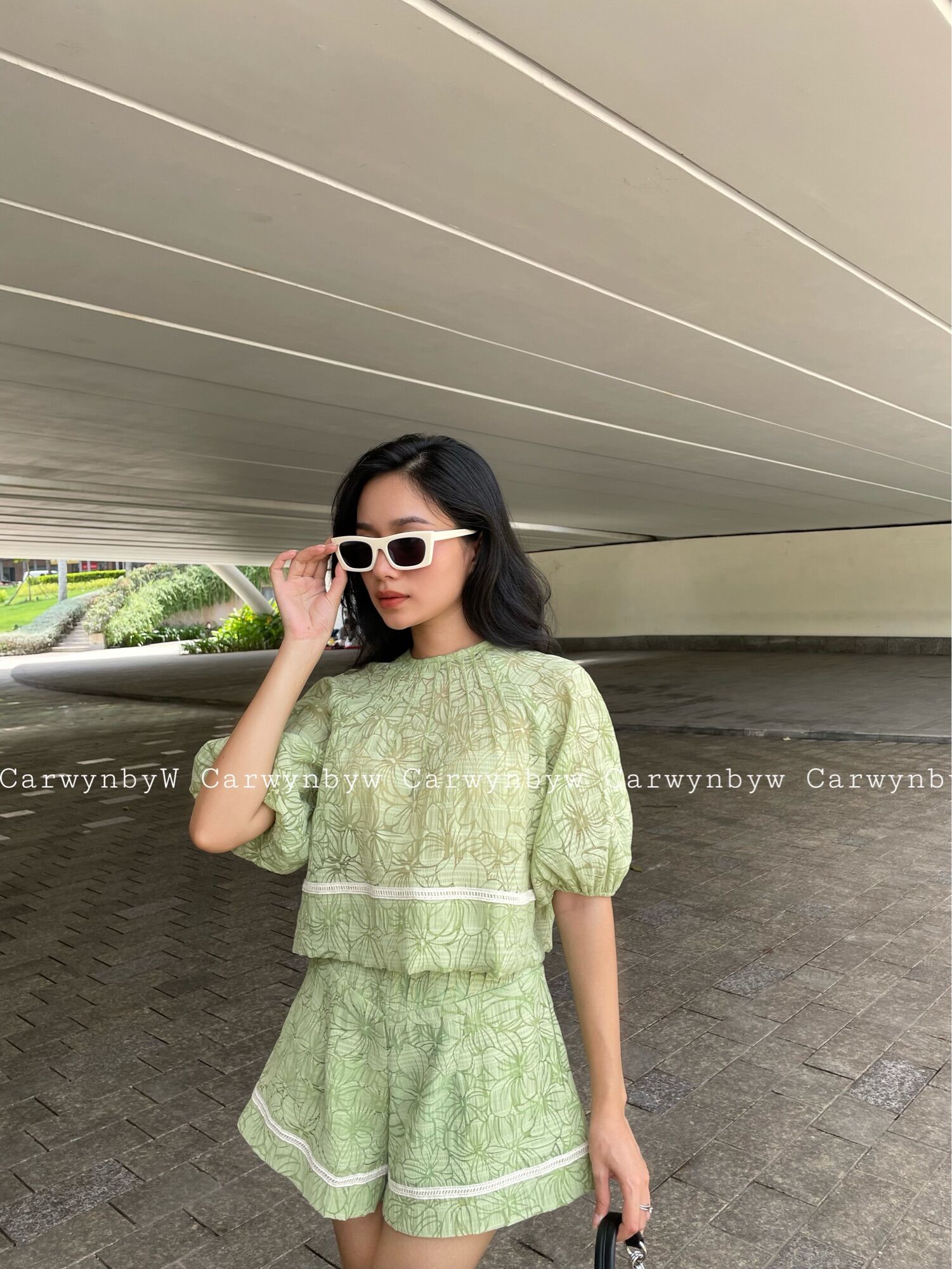 Carwynbyw - set áo sốp hoa tay phồng quần short lưng cao