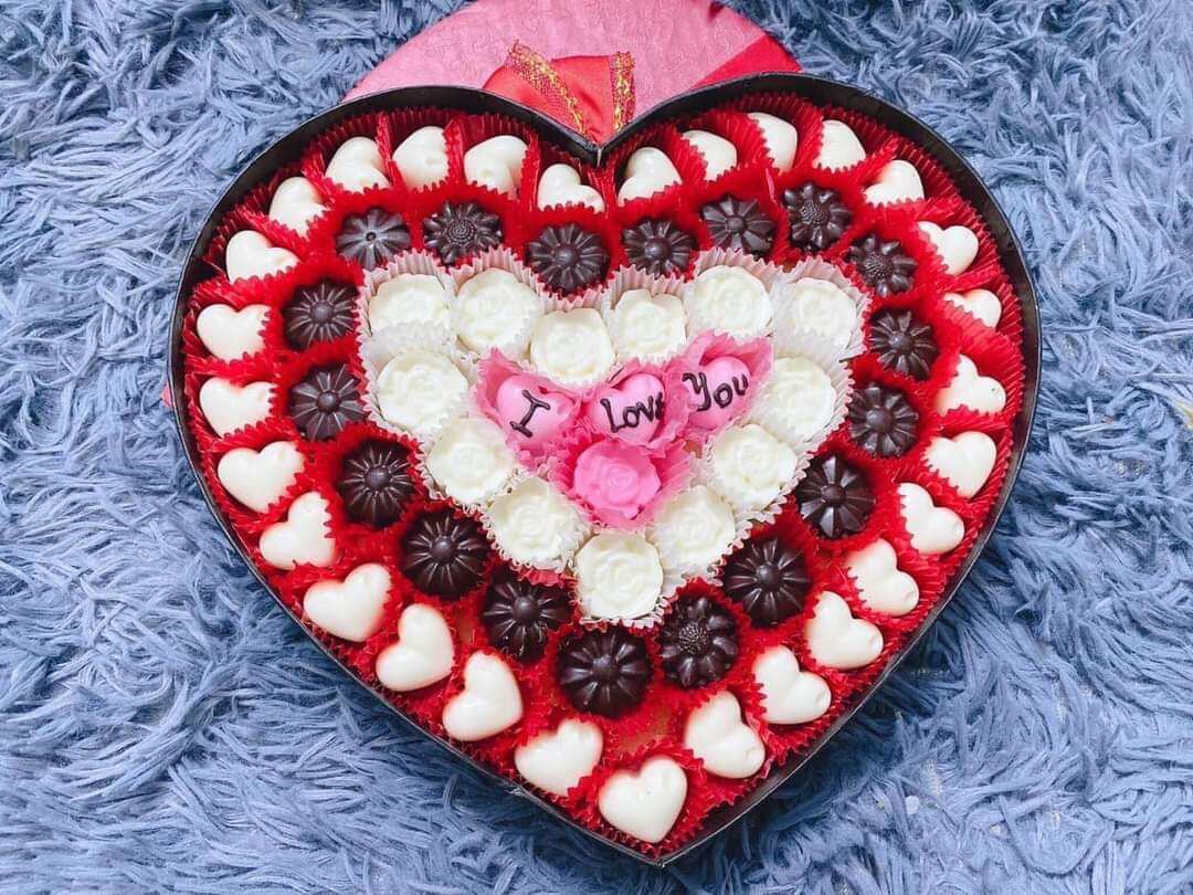 Hộp socola VALENTINE theo yêu cầu ( kèm thiệp + ghi nếu có yêu cầu)