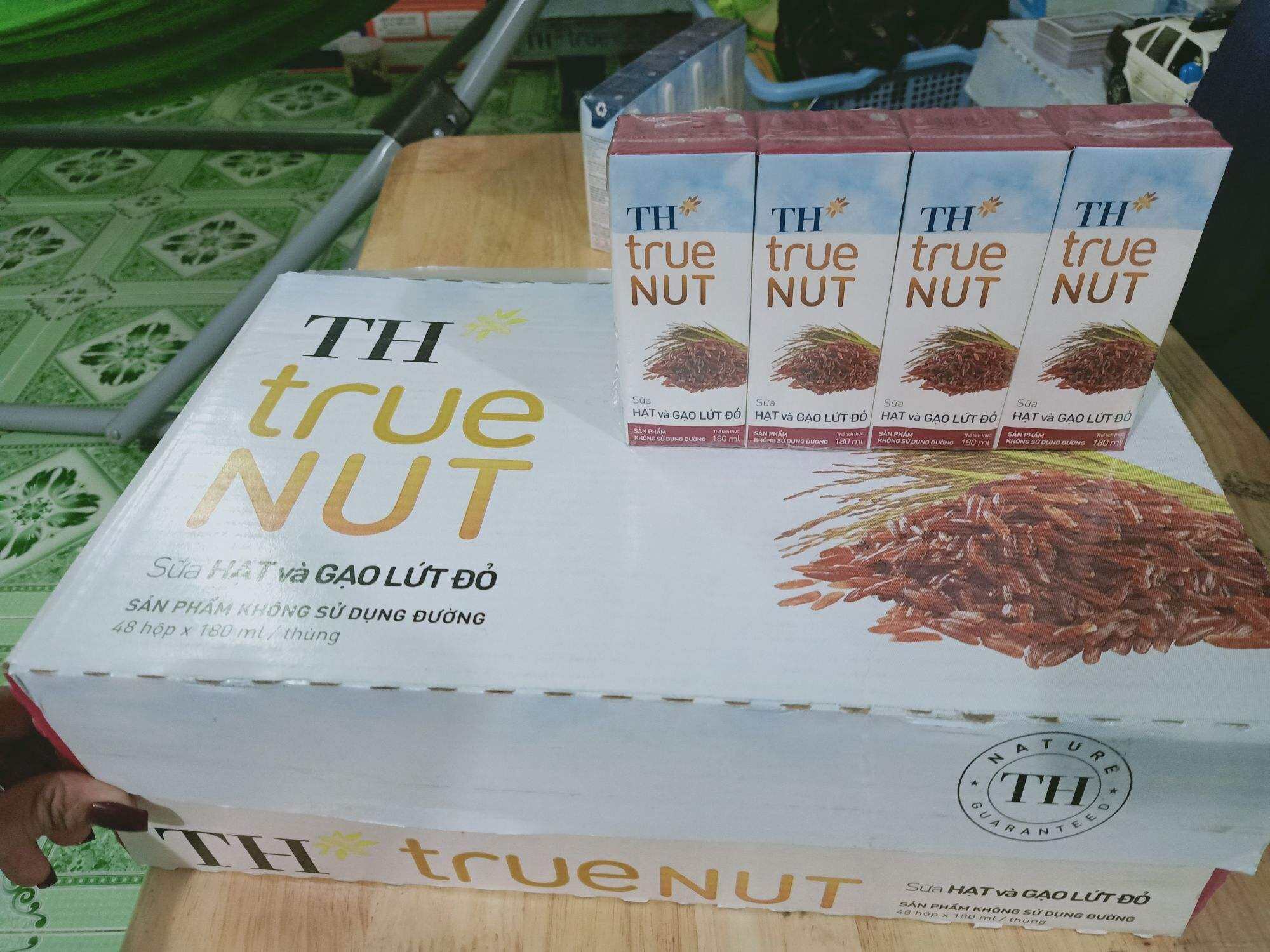 Thùng sữa hạt TH true milk 180ml × 48 hộp ( Óc chó / Mac ca/ Hạnh nhân / Nghệ / Hạt dẻ cười / Gấc / Gạo lứt / Đủ mùi )