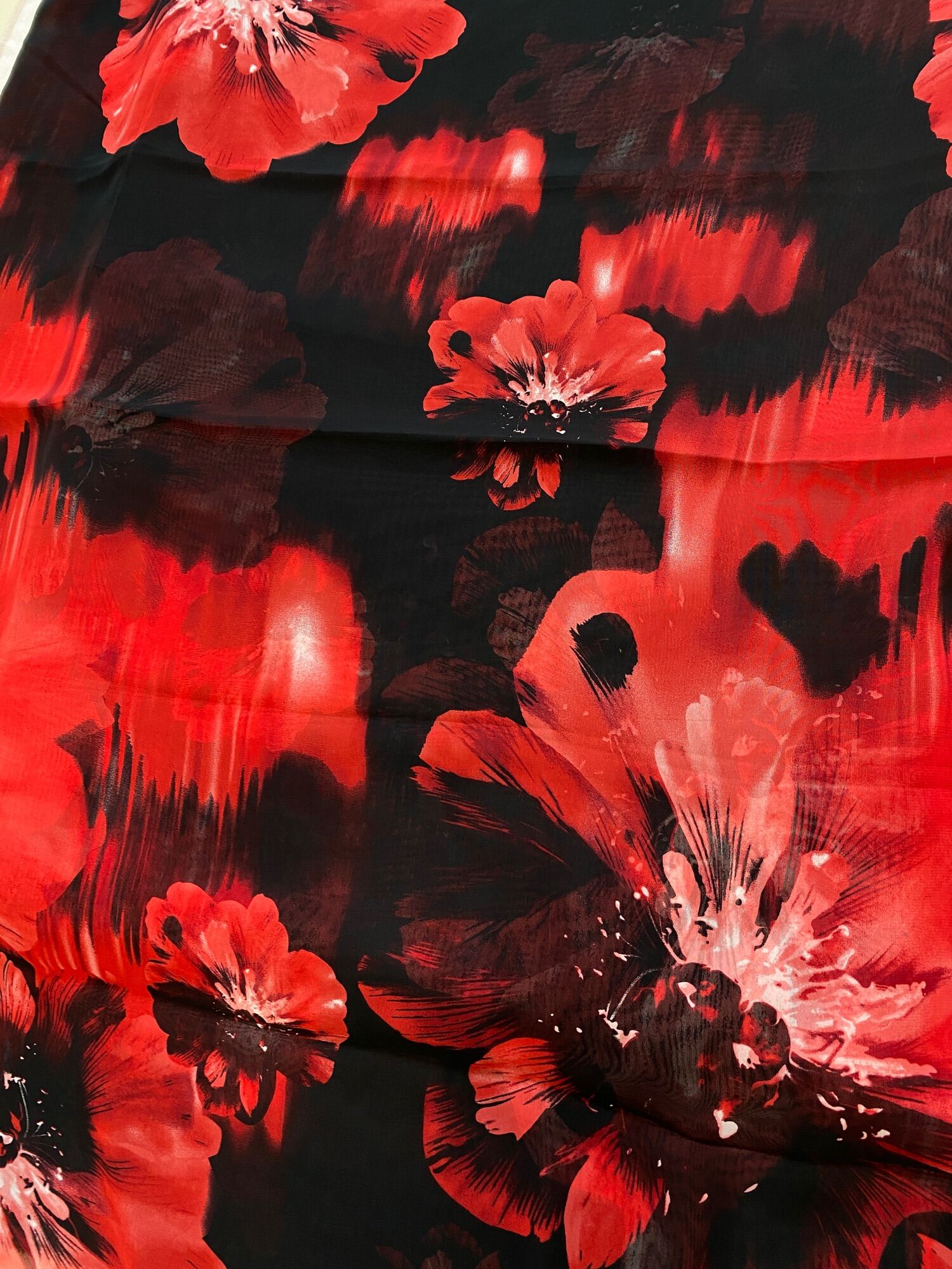 Vải voan chiffon đen hoa đỏ - Black chiffon fabric with red flowers, a perfect combination of mystery and allure. The soft texture of chiffon and the boldness of red flowers create a unique and captivating look. Take a look at this image and let yourself be mesmerized by the beauty of vải voan chiffon đen hoa đỏ.