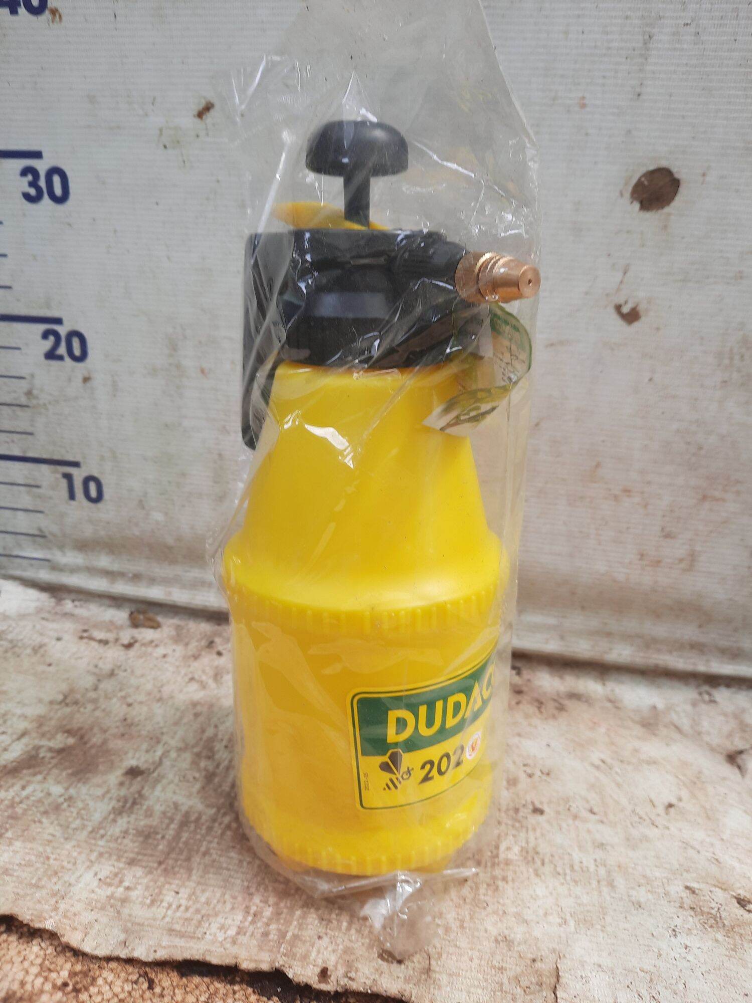 Bình tưới nước Duadco 2lít dùng để tưới cây Kiểng hoa hồng hoa lan