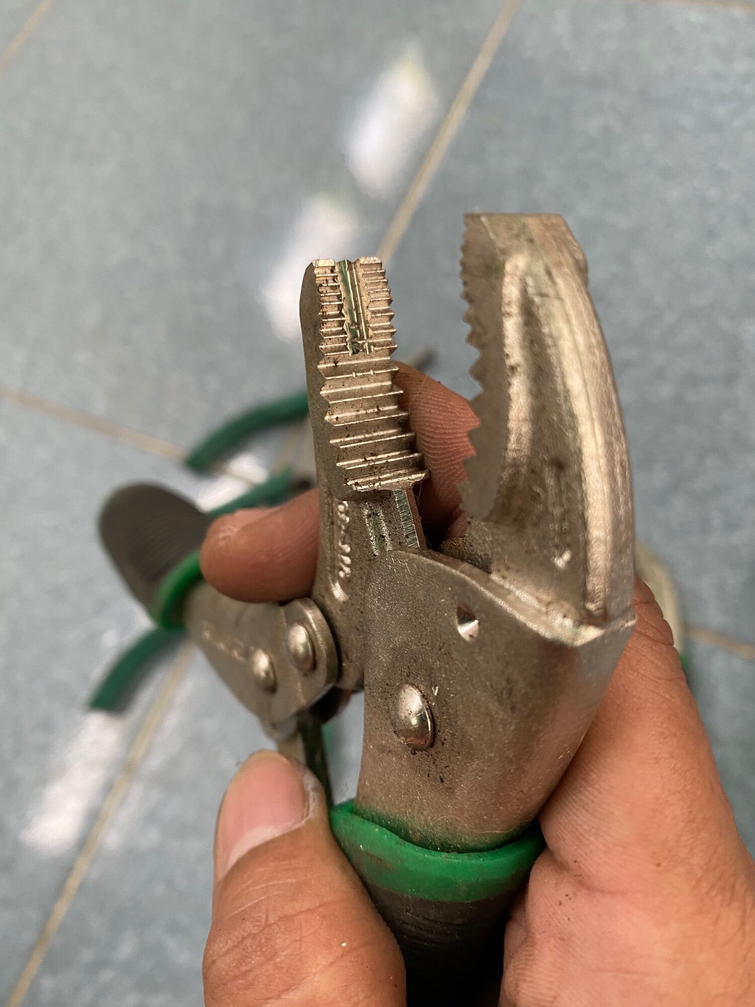 Kềm mở ốc hư ENGINEER.