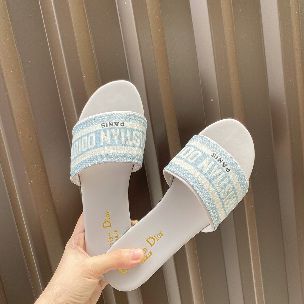 DÉP THỔ CẨM DIOR