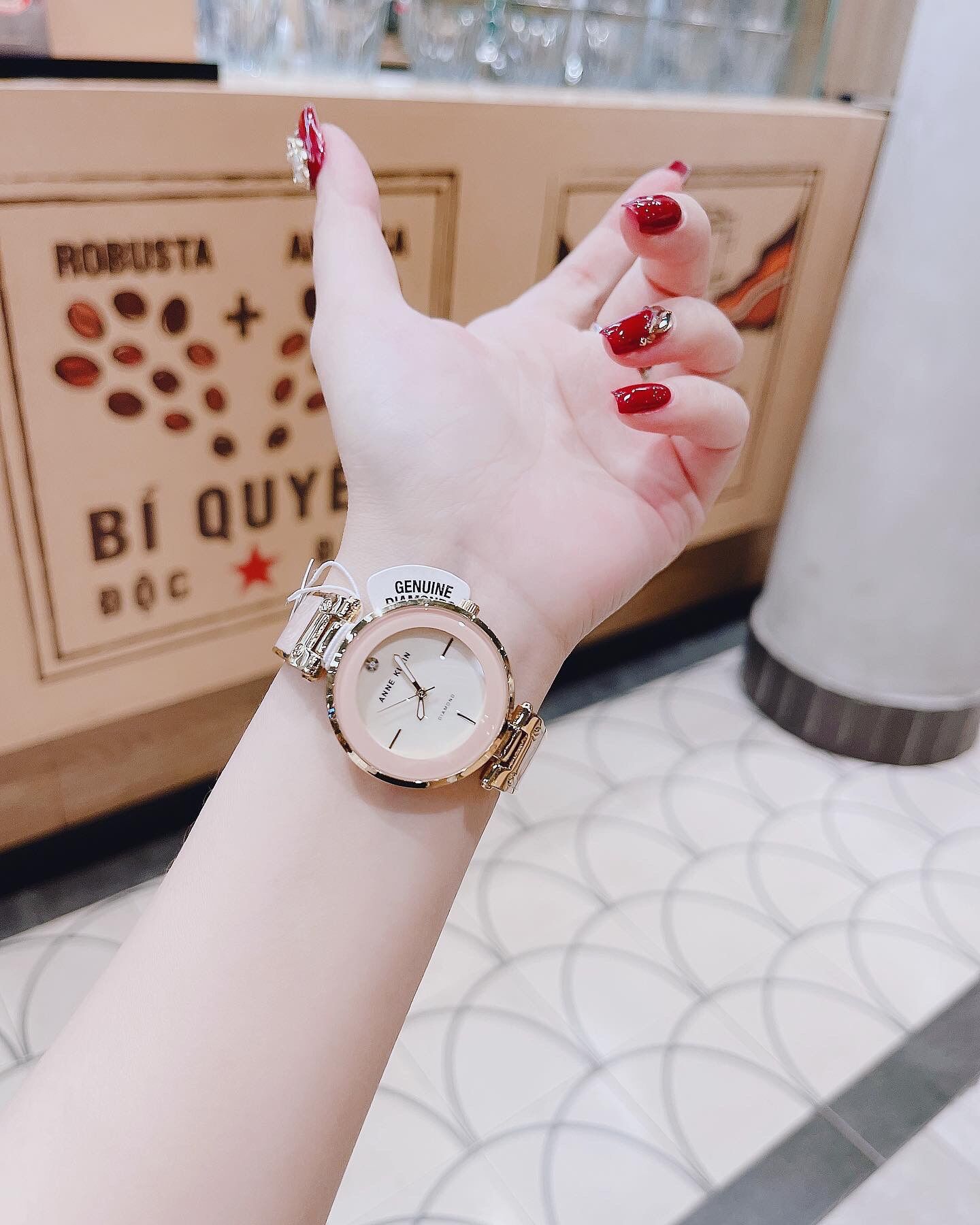 Đồng hồ nữ Anne Klein mặt khảm trai, size 34mm