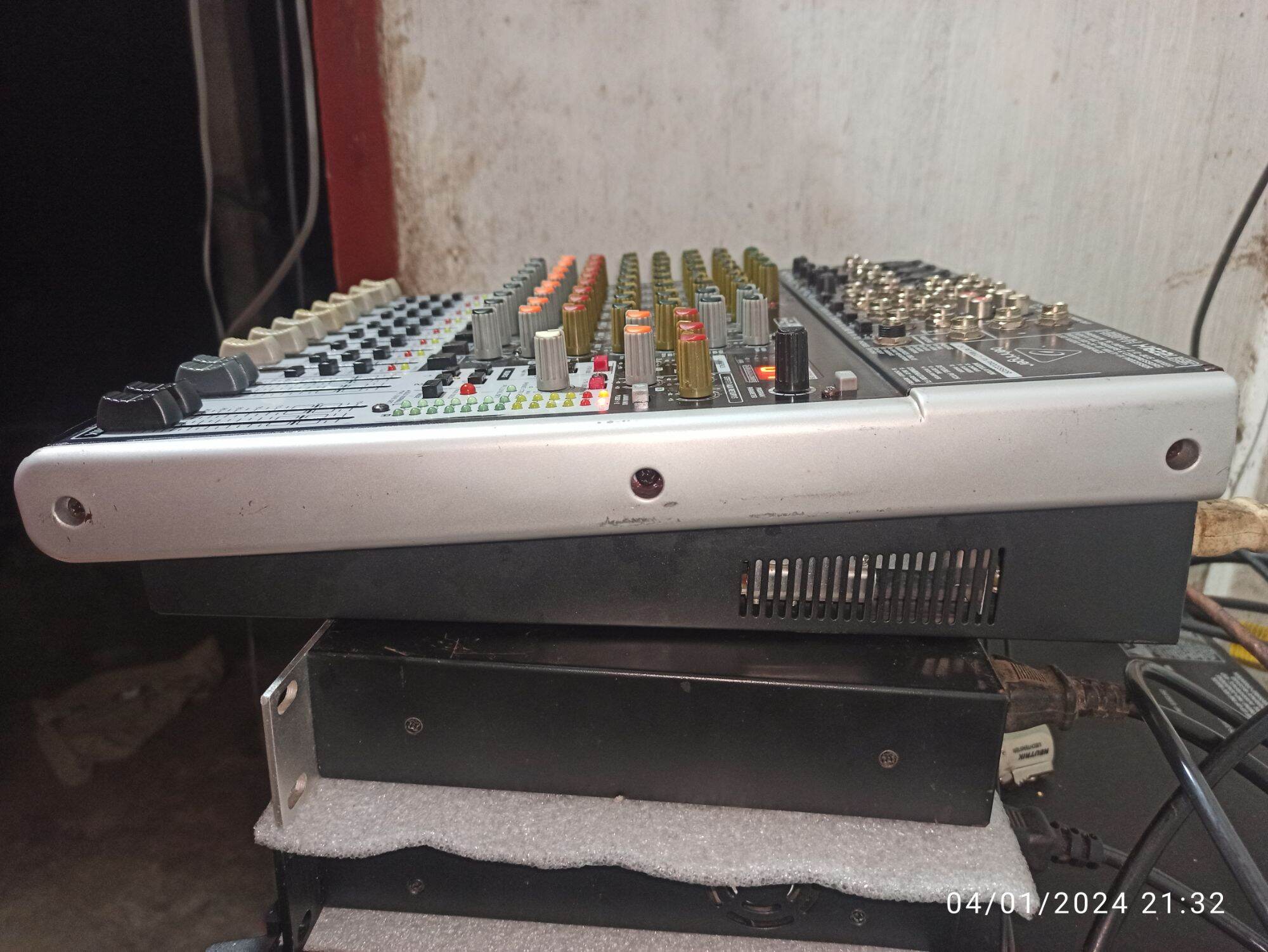 mixer behringer x1622usb (qua sử dụng)