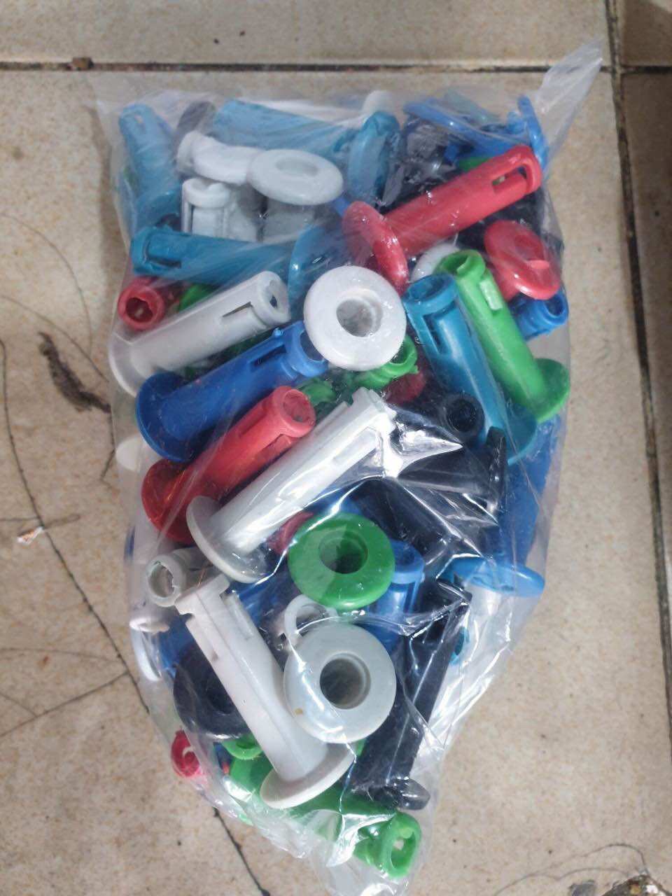 1 bịch nút kéo quạt khoản 100 cái