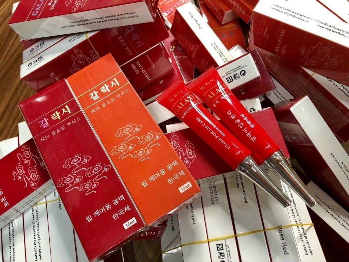 Dưỡng môi kích màu galaxi