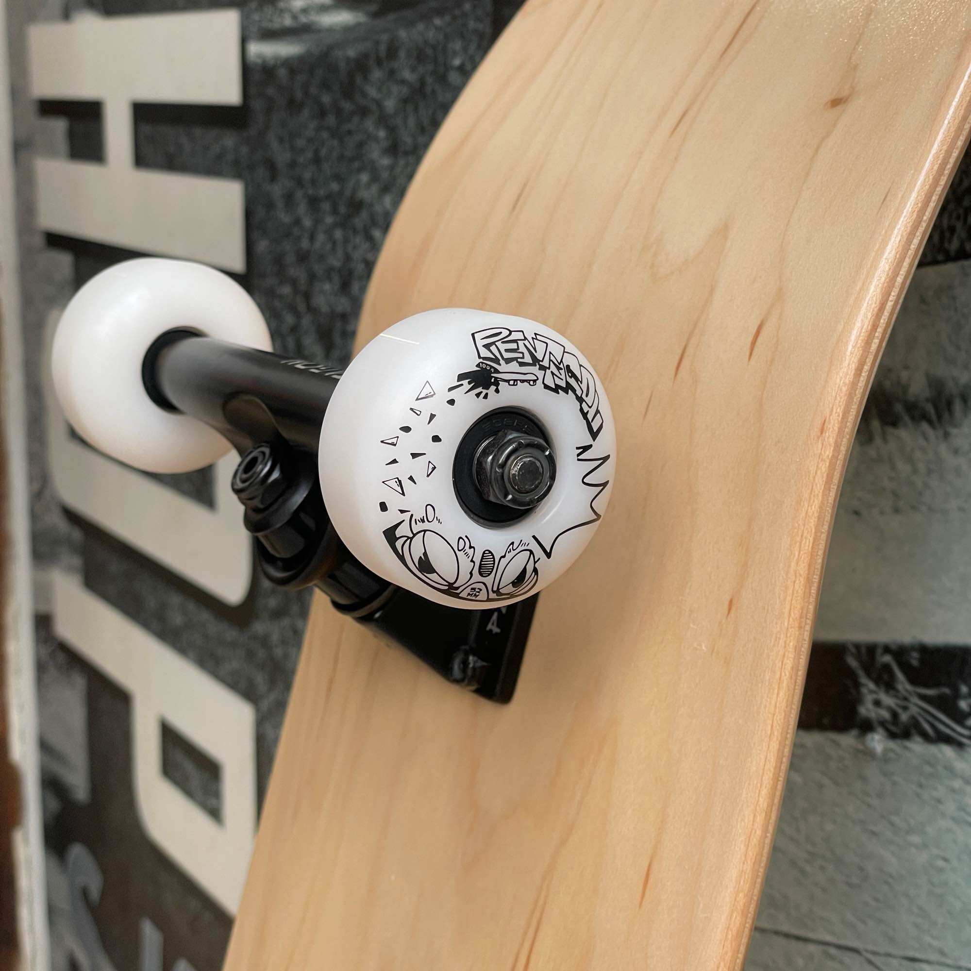 SAIGON SKATESHOP BLANK NATURAL CUSTOM COMPLETE