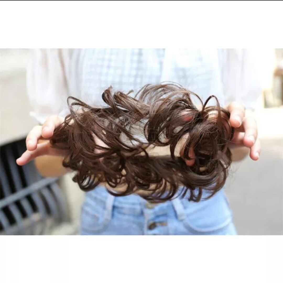 Búi tóc giả xoăn búi rối dạng cột trẻ trung thời trang