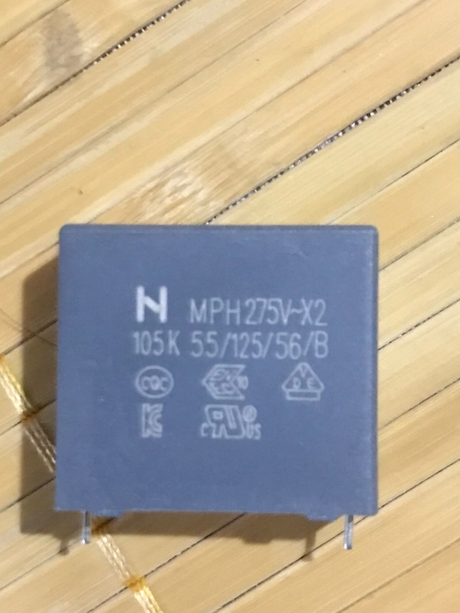 50 Tụ điện 105 k (tương đương 1 uf )