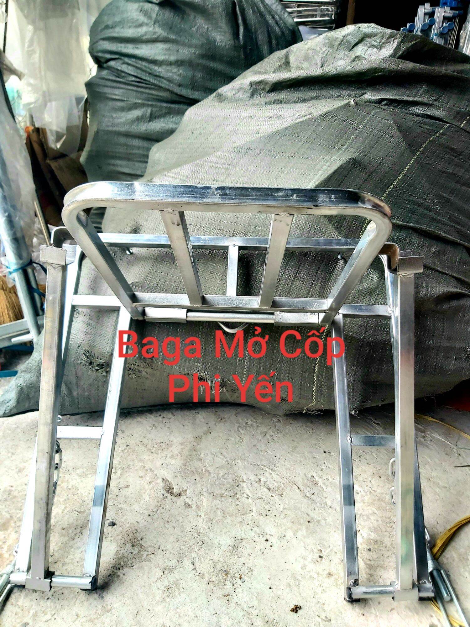 Baga sắt dày 1.2ly chuyên chở đồ nặng loại tốt , mở cốp đổ xăng rời hàng dày tốt, loại cán lớn rộng 60x70cm , baga tốt rộng chở hàng , giá chở hàng thông minh