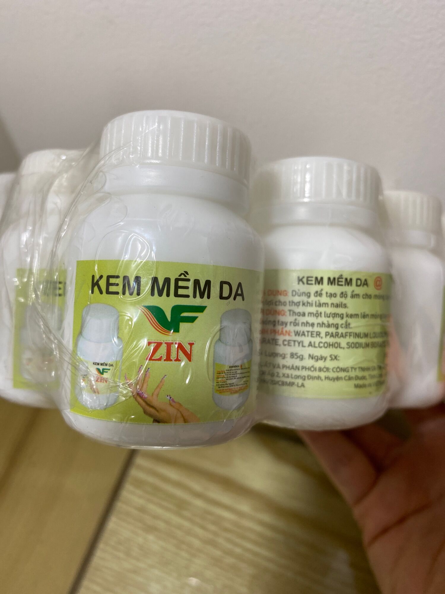 Kem mềm da ZIN 85g dùng tạo độ ẩm mềm da khi làm Nail