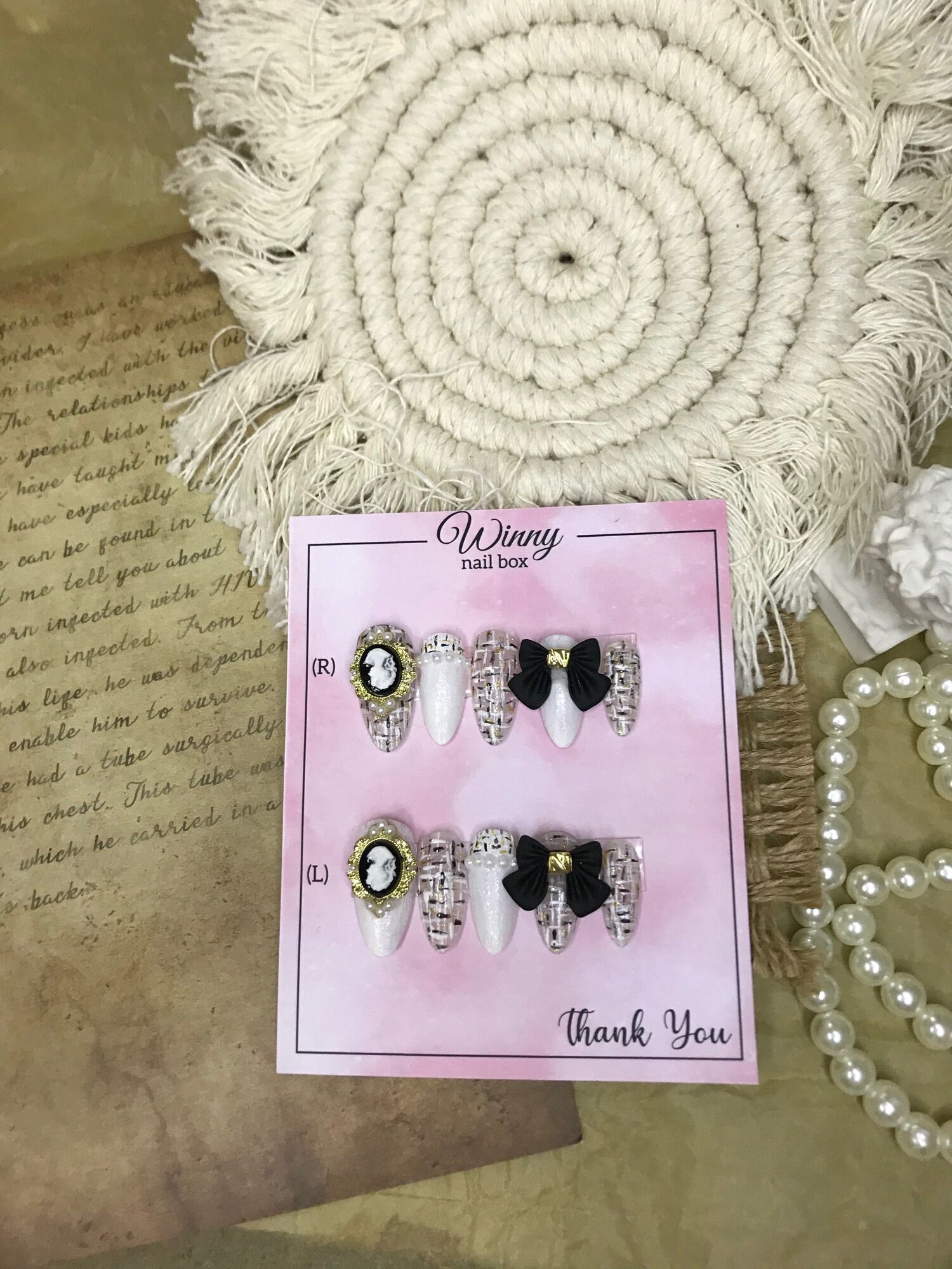 Nailbox móng up móng giả trắng đen cham thiên thần