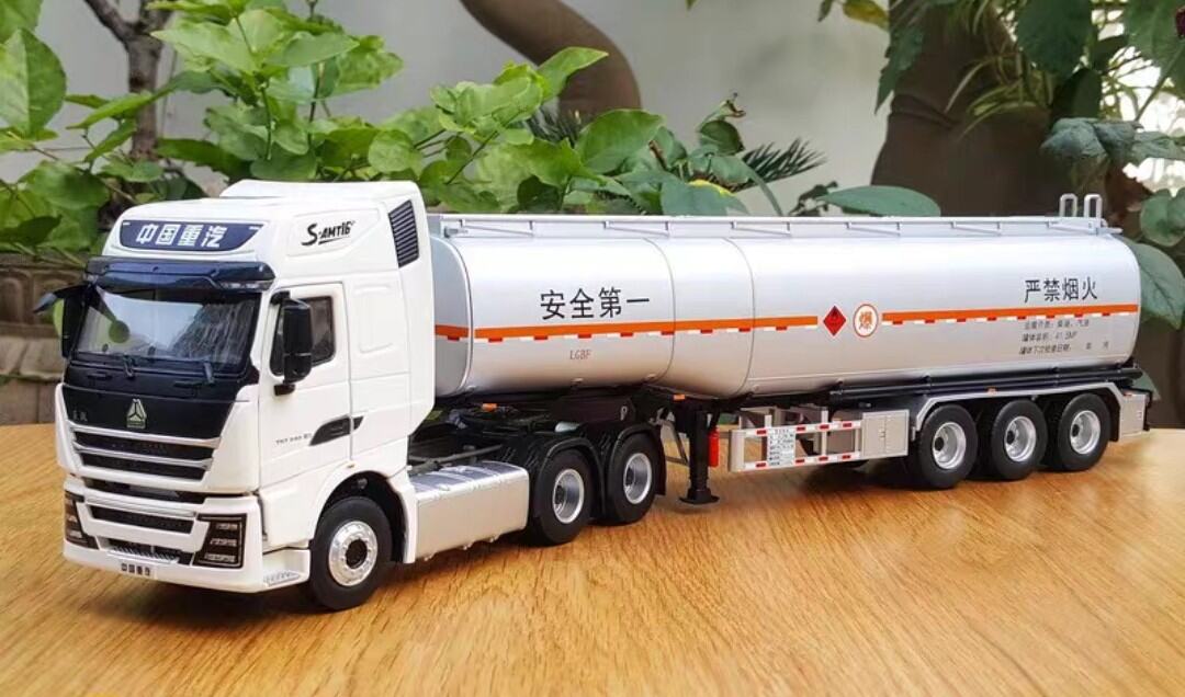 Mô hình xe đầu kéo bồn howo TH7 hợp kim 1:36