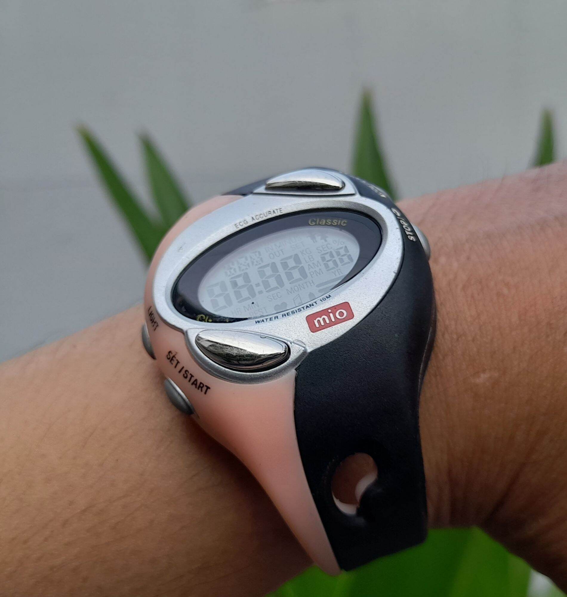 Đồng hồ điện tử MiO watch