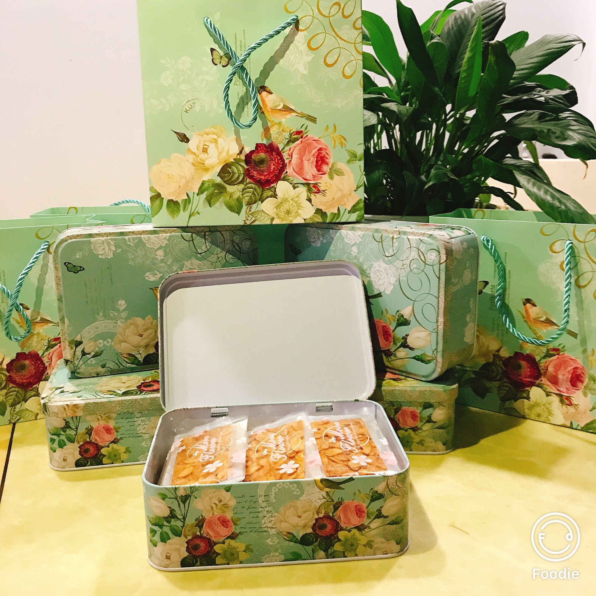 [HCM]Bánh Ngói Hạnh Nhân Ăn Kiêng Giảm Cân Healthy-Tặng Quà Sang Trọng -Đặc Biệt Không Chất Bảo Quản và Chất Phụ Gia (250gr/hộp)