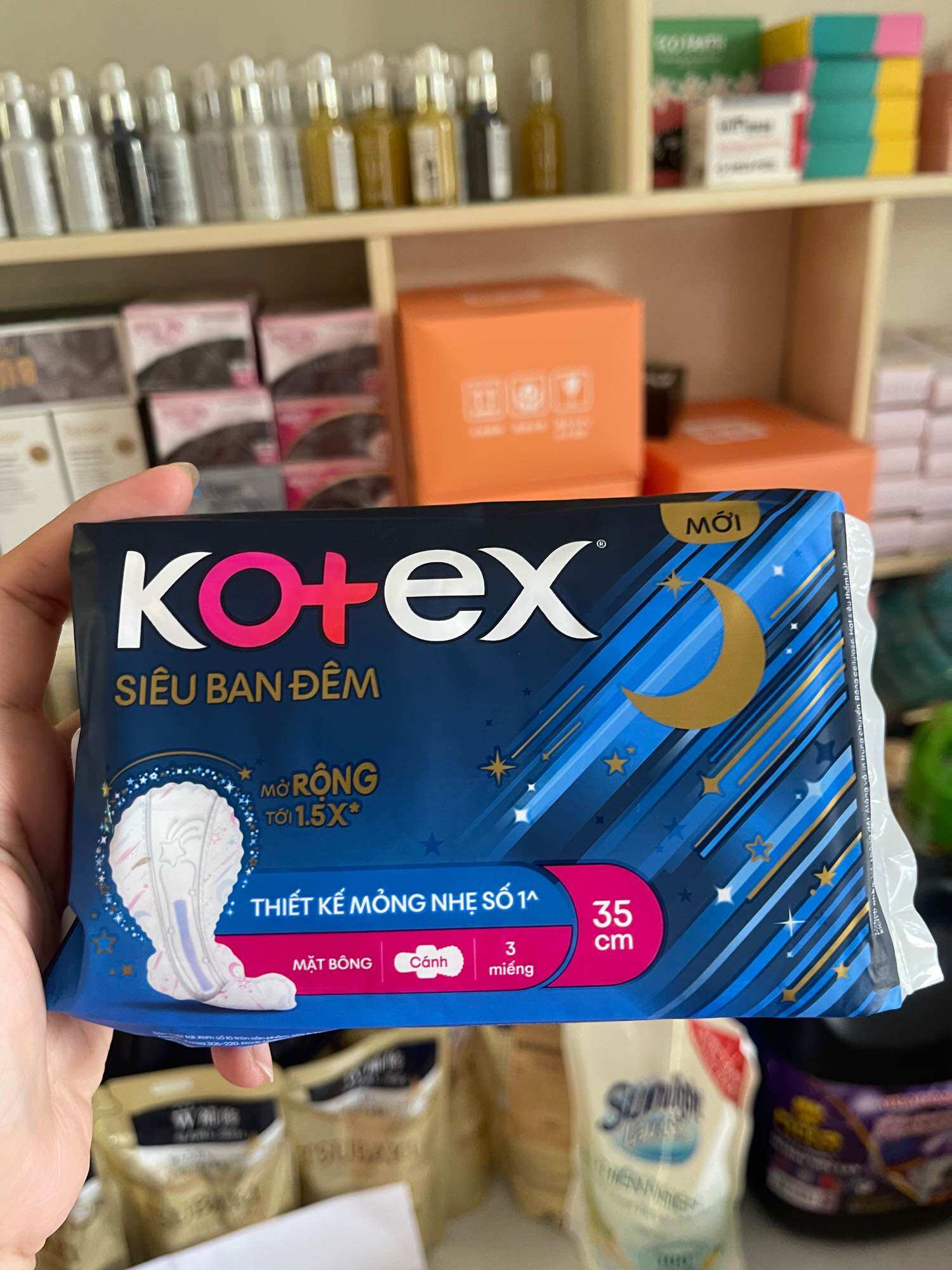 Băng Vệ Sinh Kotex Thảo Dược Cool (MaxCool) Dịu Mát 23cm (8 miếng/gói)