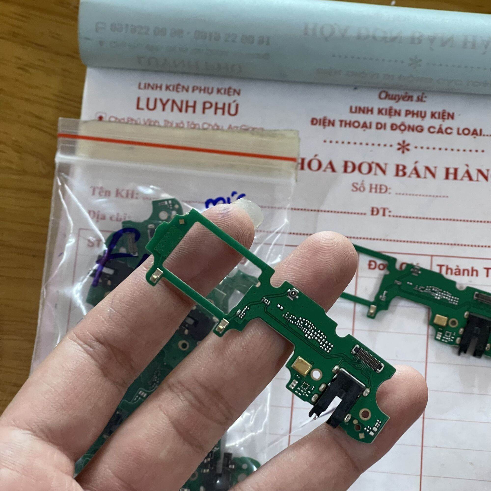 Cụm mic tai nghe oppo F11 ảnh thật
